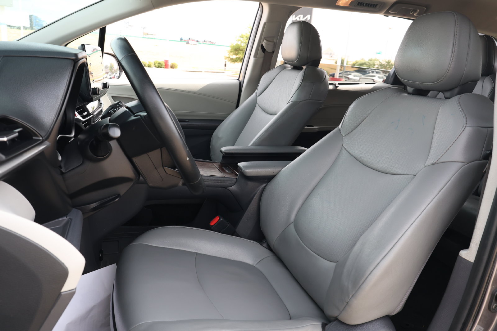 Used 2021 Toyota Sienna XLE FWD image 27