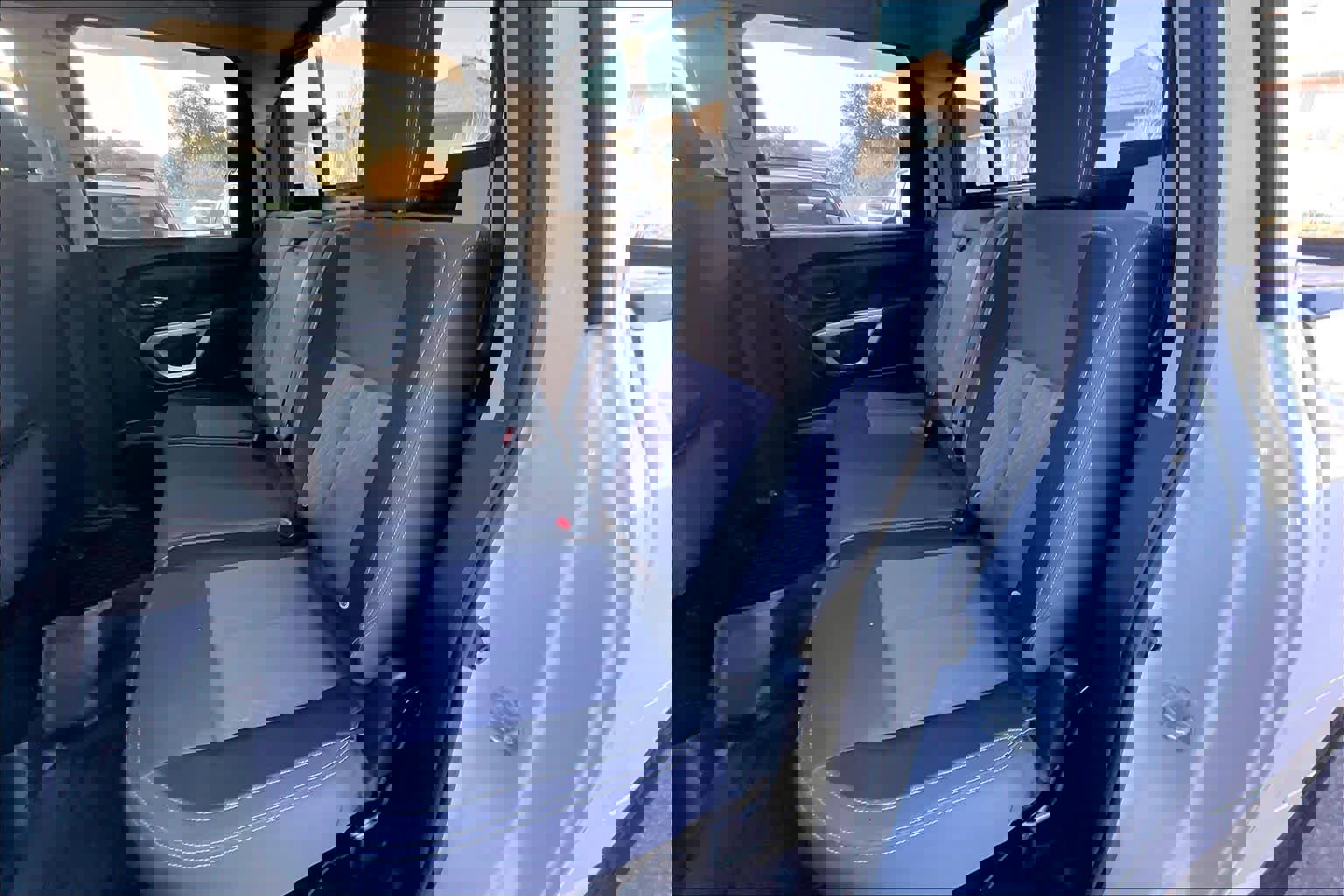 Used 2022 Nissan Titan SV image 19