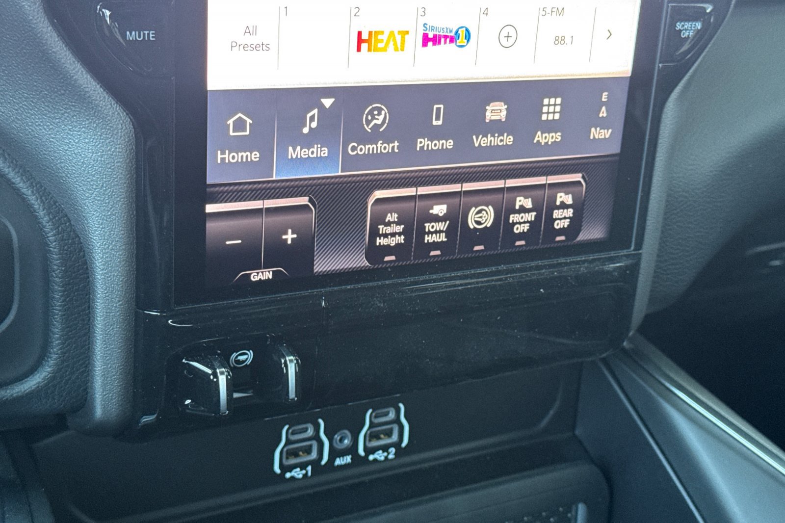New 2026 RAM 3500 Laramie AWD/4WD image 19