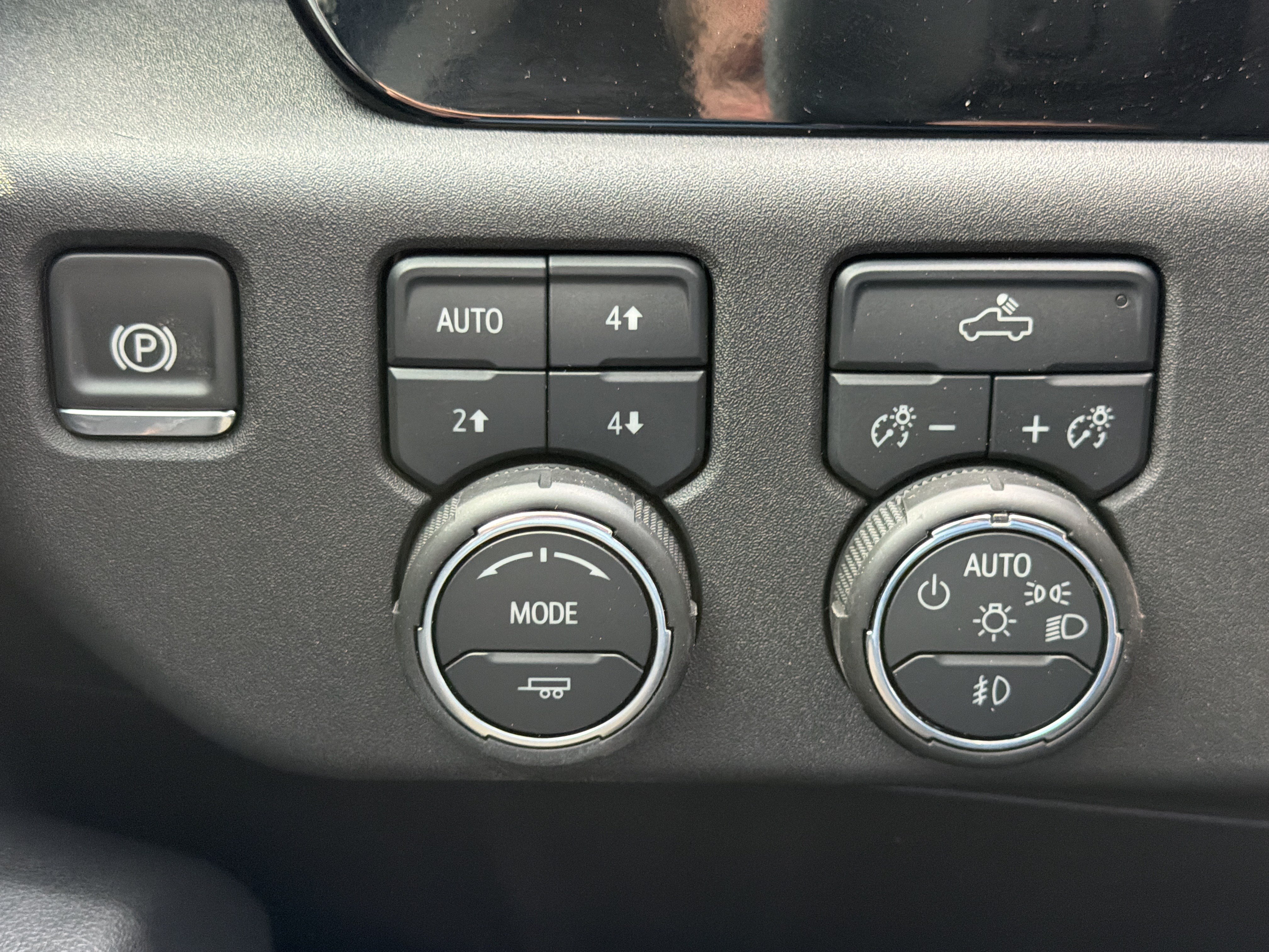 Used 2025 Chevrolet Silverado 1500 RST AWD/4WD image 32