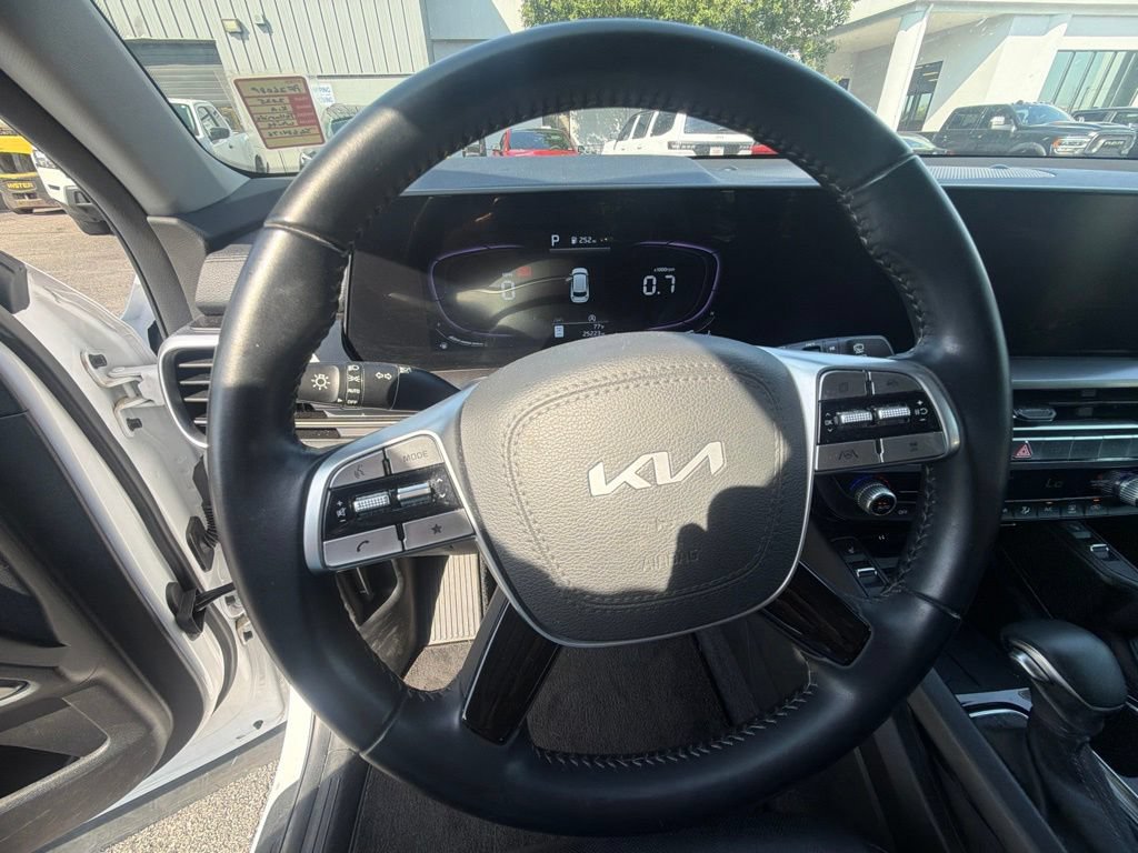 Used 2025 Kia Telluride S FWD image 13