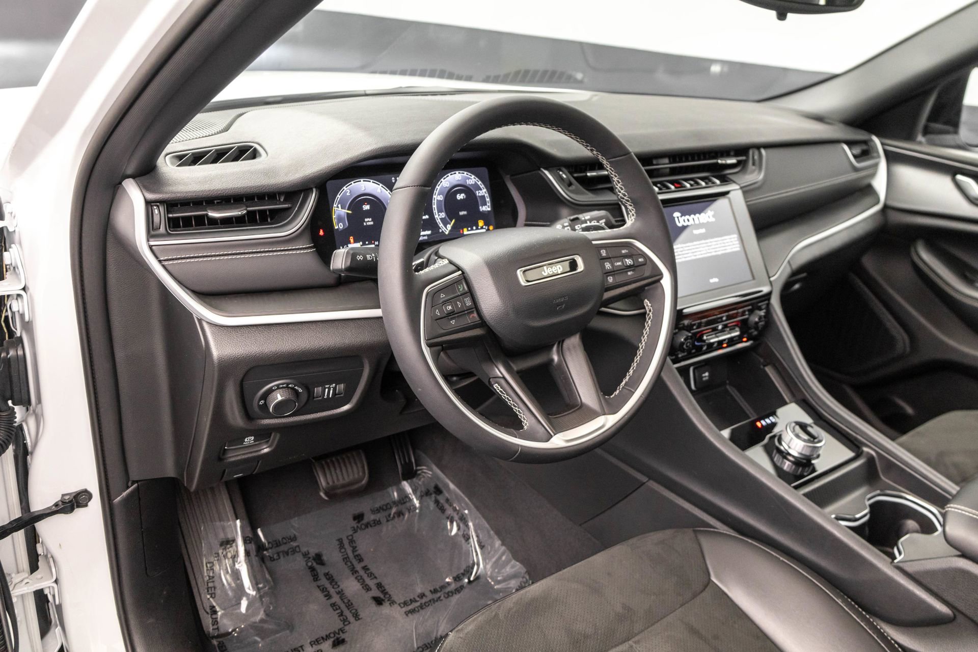 Used 2023 Jeep Grand Cherokee L Laredo AWD/4WD image 5