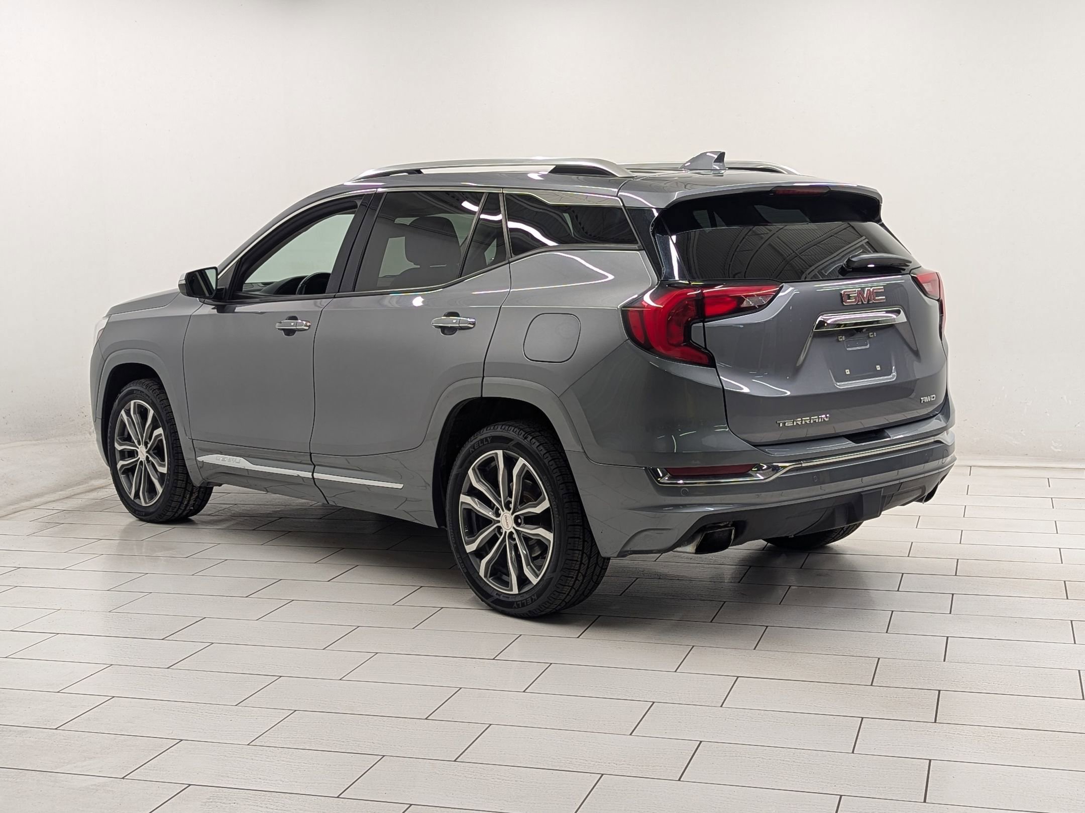 Used 2020 GMC Terrain Denali image 2