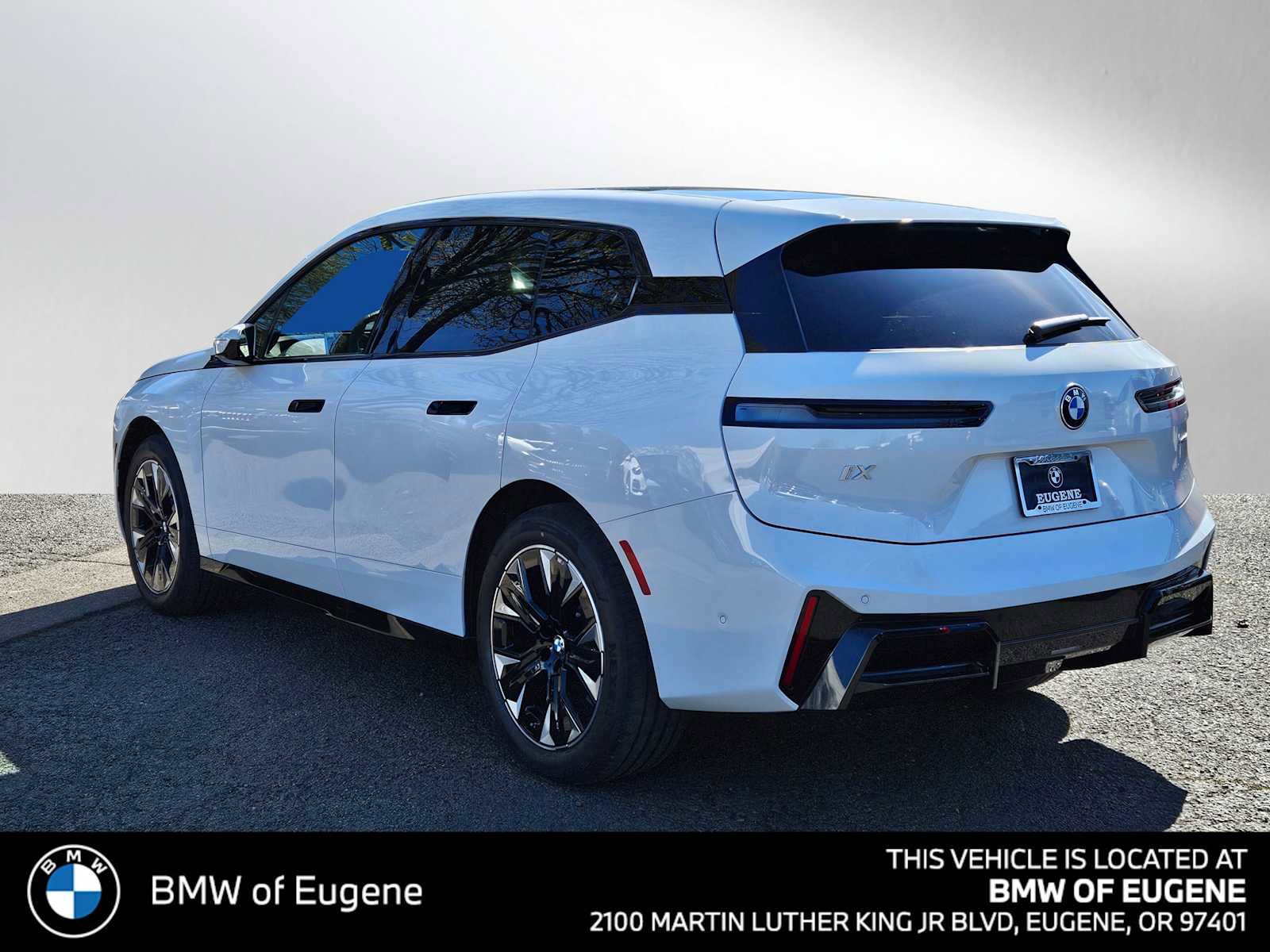 New 2026 BMW iX xDrive45 w/ M Sport Package image 5