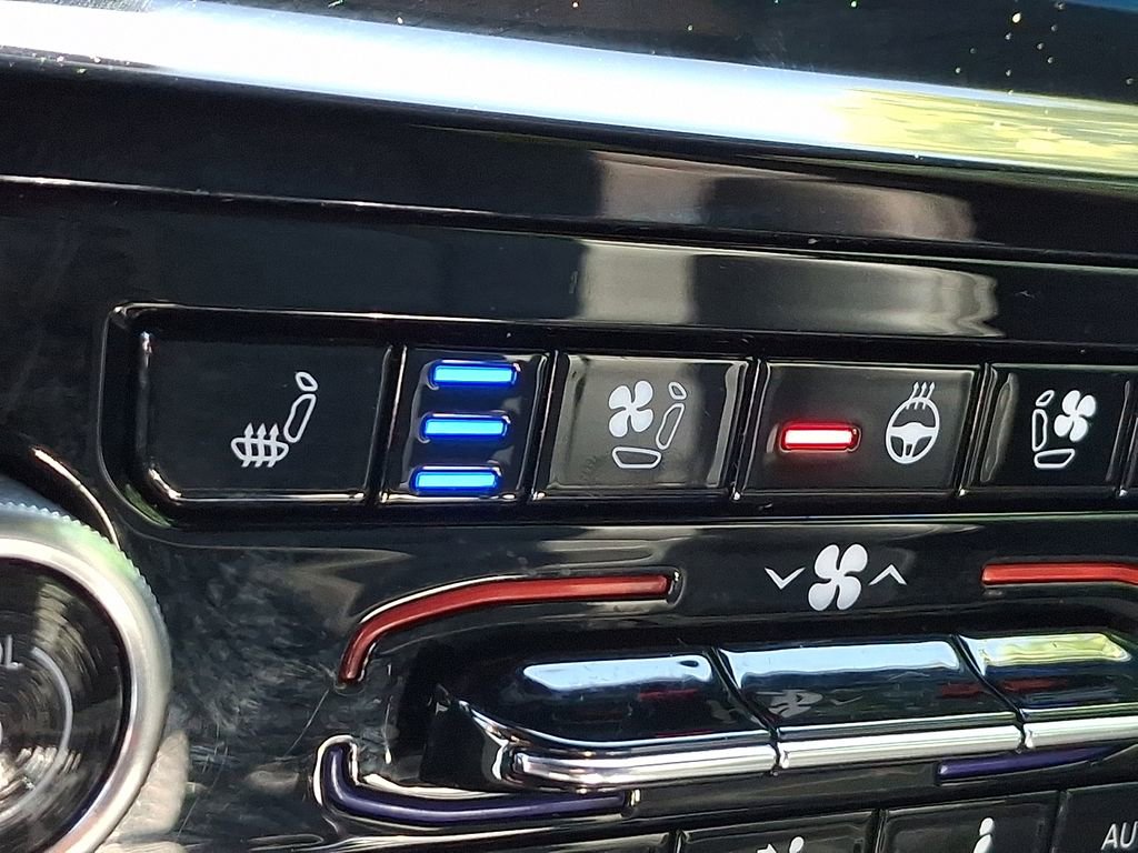 Certified 2023 Jeep Grand Cherokee Overland w/ Luxury Tech Group IV AWD/4WD image 23