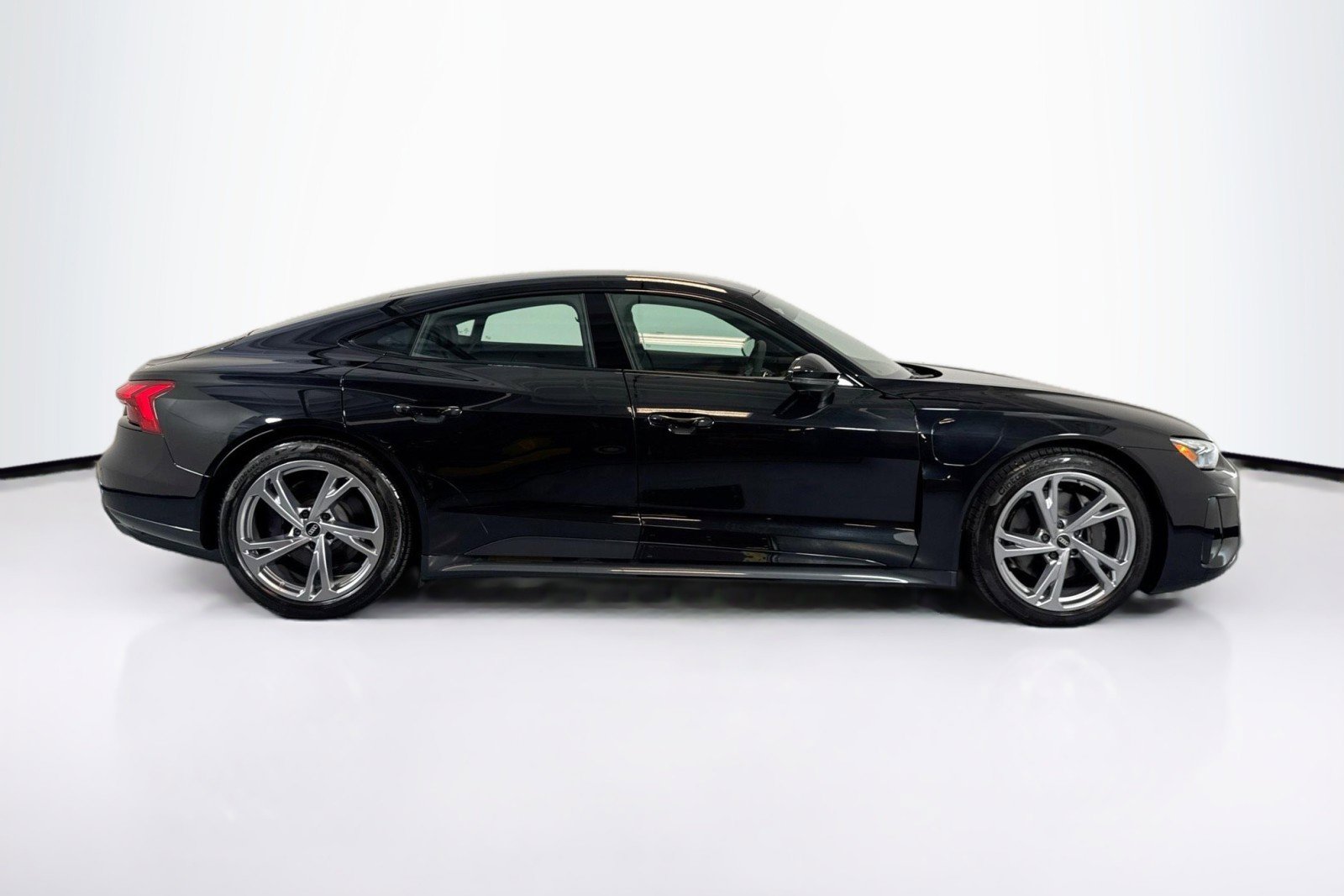 Used 2023 Audi e-tron GT Premium Plus AWD/4WD image 4