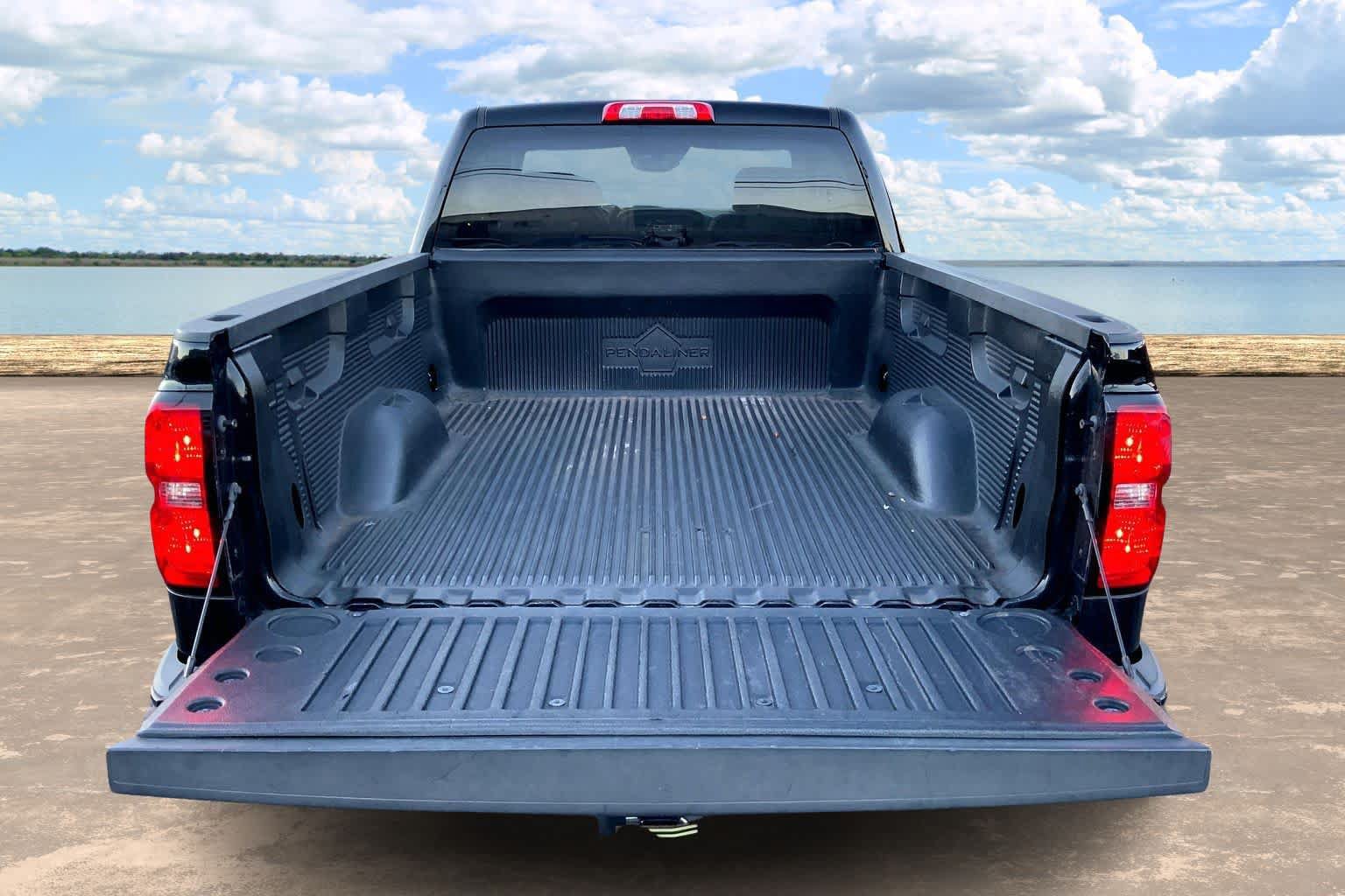 Used 2018 Chevrolet Silverado 1500 Custom w/ Custom Value Package RWD image 18
