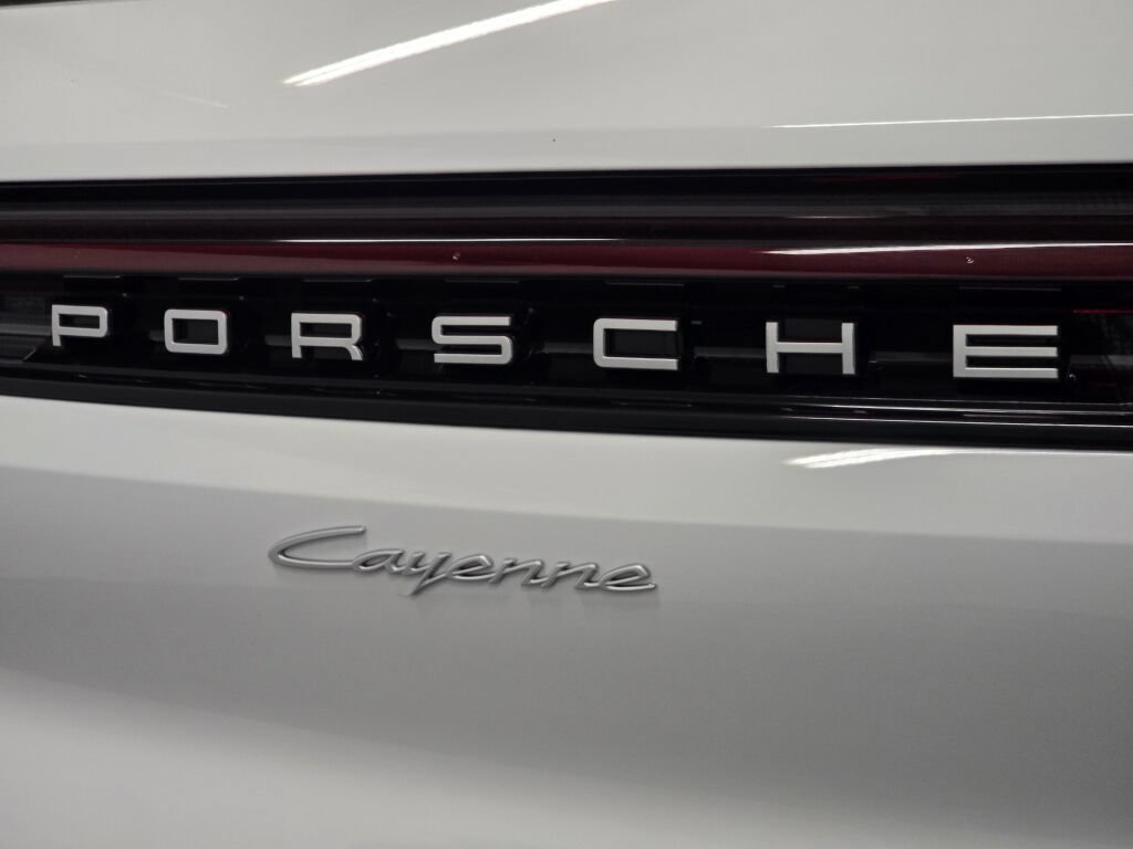 Certified 2026 Porsche Cayenne AWD/4WD image 36