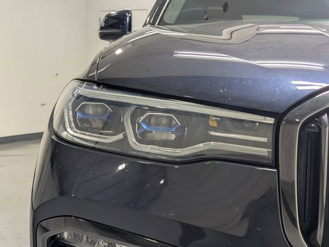 Used 2021 BMW X7 M50i image 32