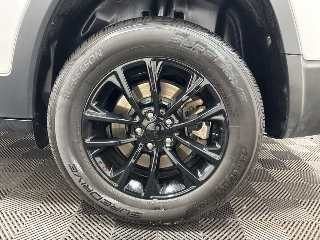 Used 2023 Jeep Cherokee Altitude Lux AWD/4WD image 34