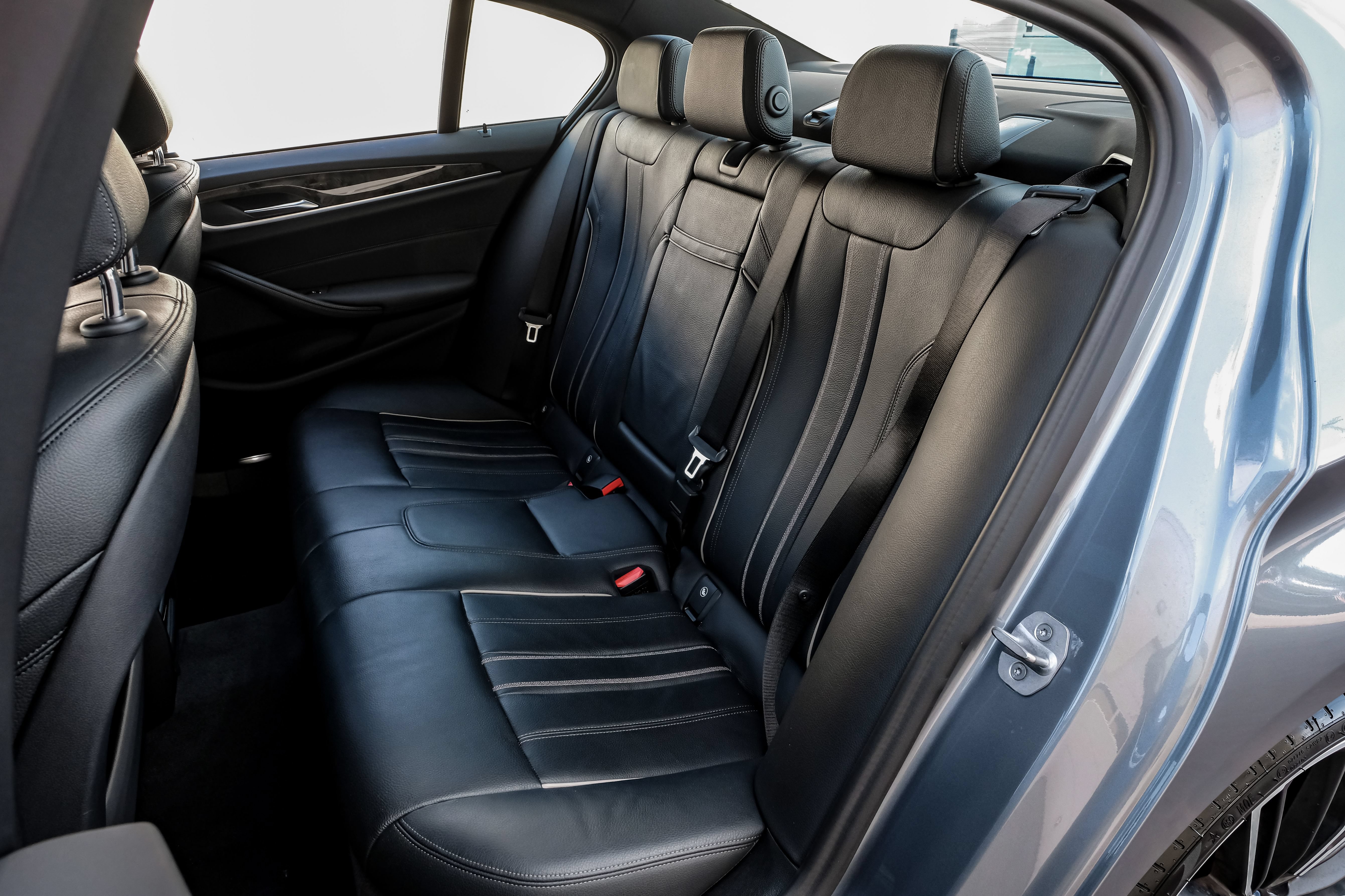 Used 2022 BMW 530e w/ M Sport Package RWD image 35