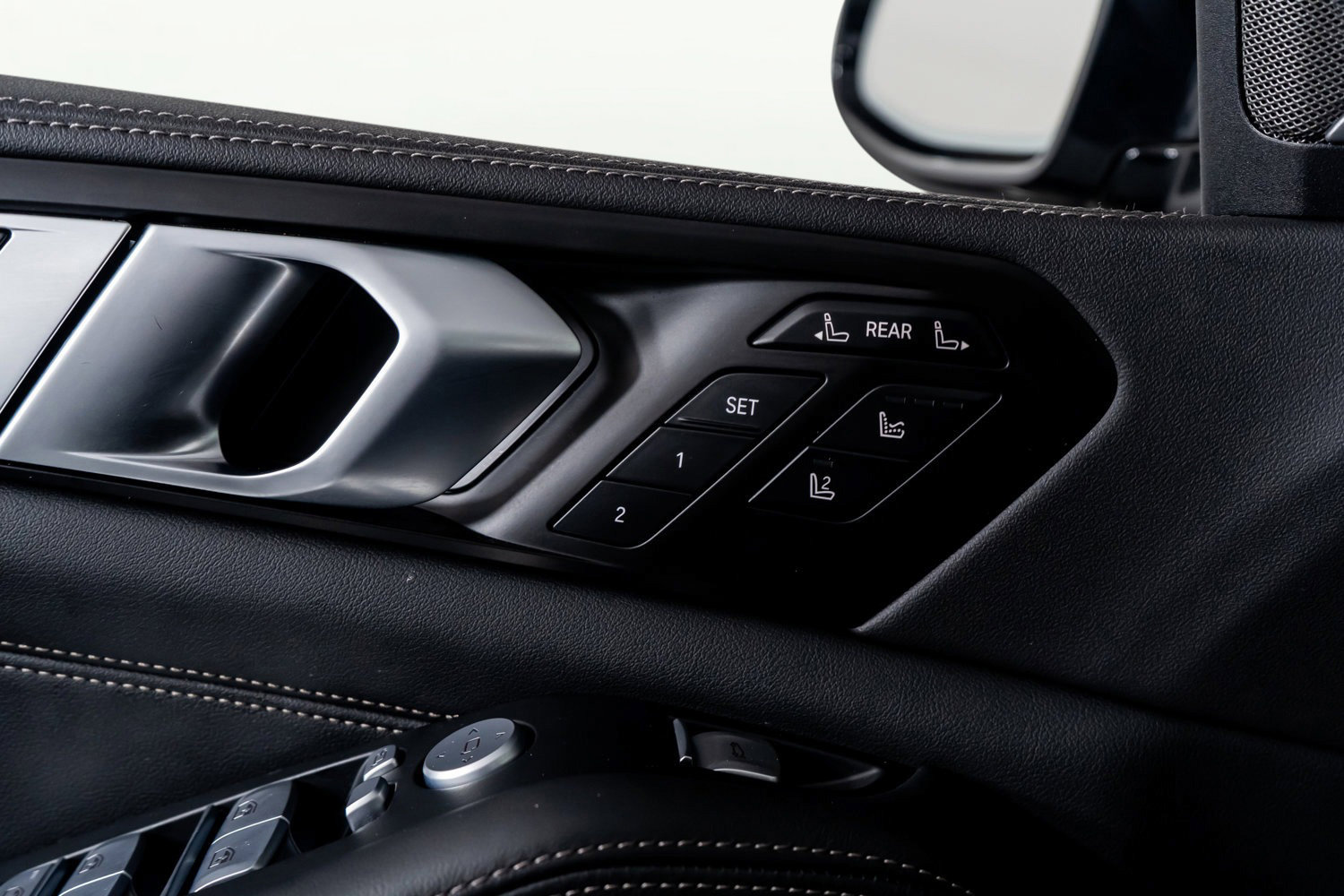 Used 2025 BMW X7 M60i image 43