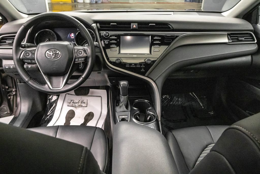 Used 2020 Toyota Camry SE w/ Moonroof Package image 23