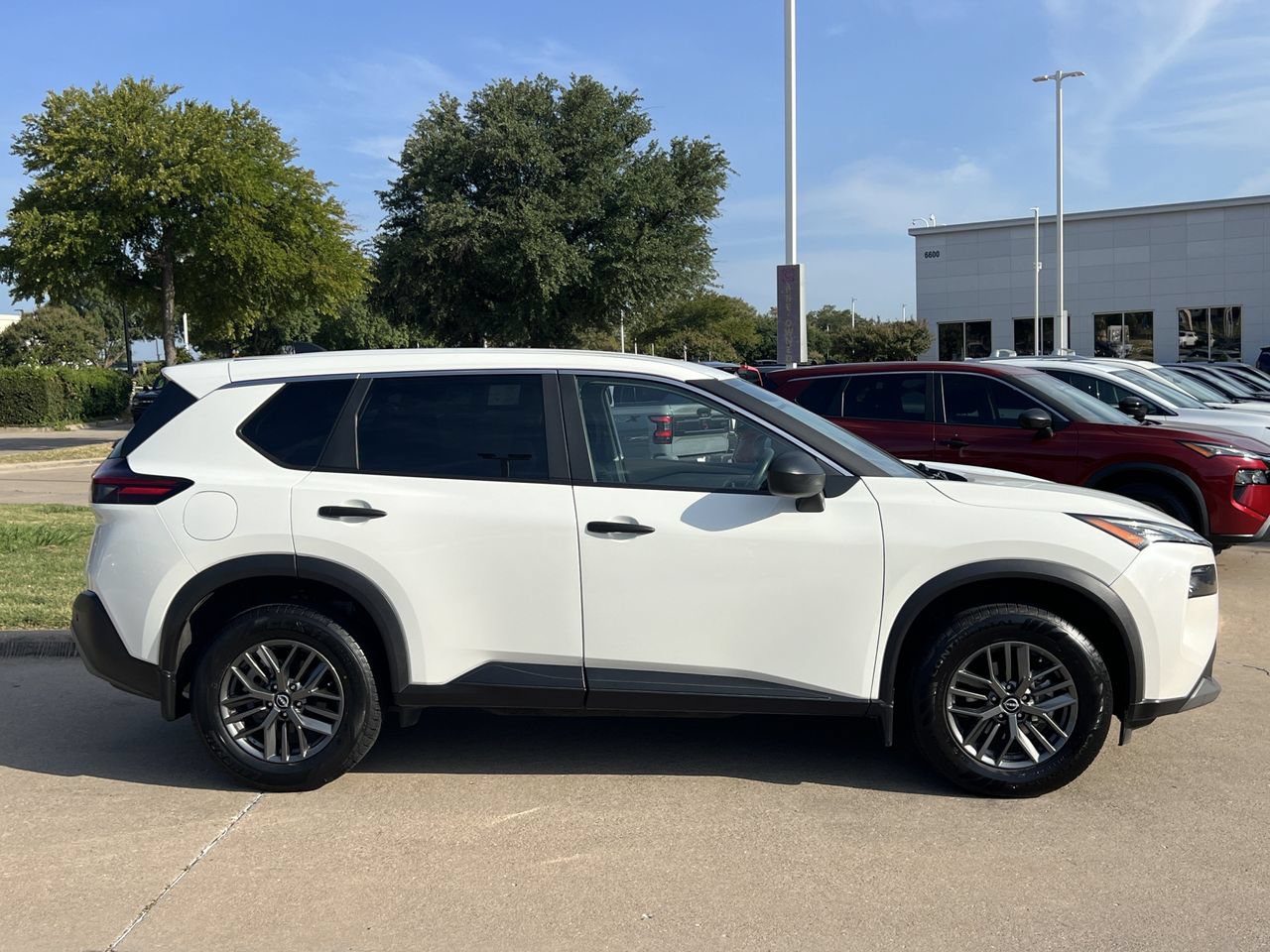 Used 2023 Nissan Rogue S FWD image 3