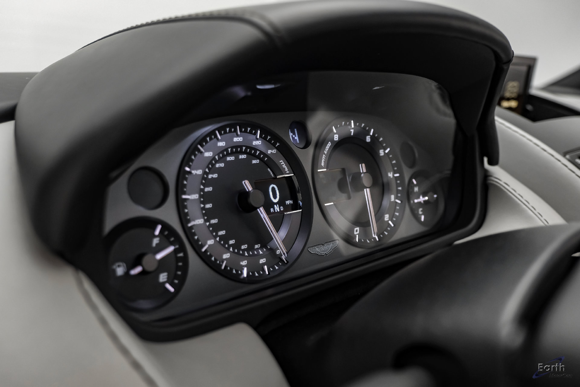 Used 2015 Aston Martin V8 Vantage GT RWD image 41