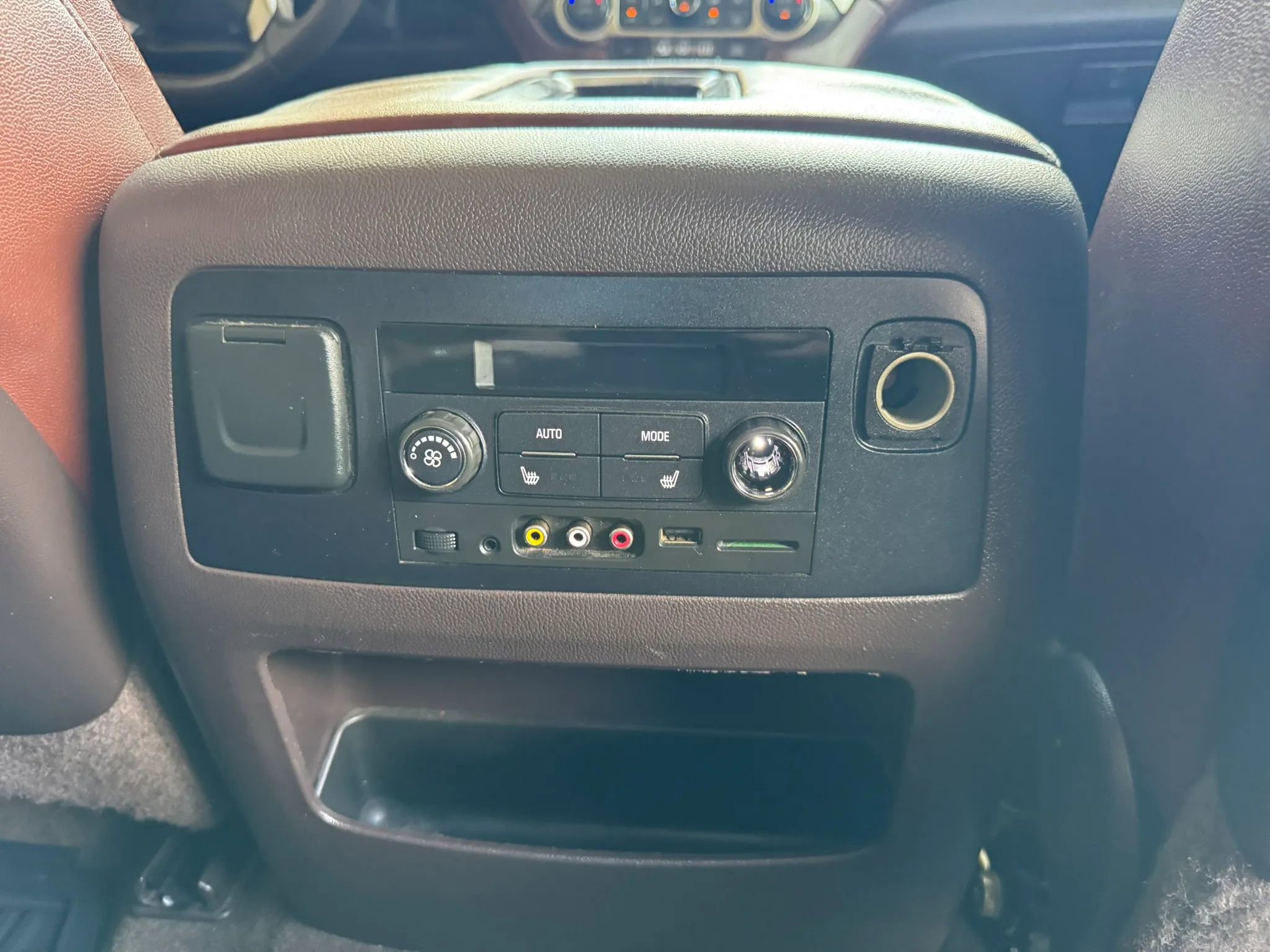 Used 2015 Chevrolet Tahoe LTZ RWD image 33