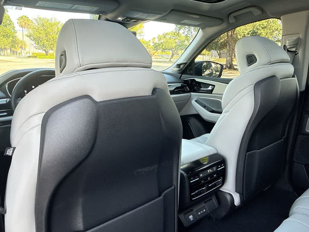 Used 2025 Acura MDX w/ Technology Package FWD image 23