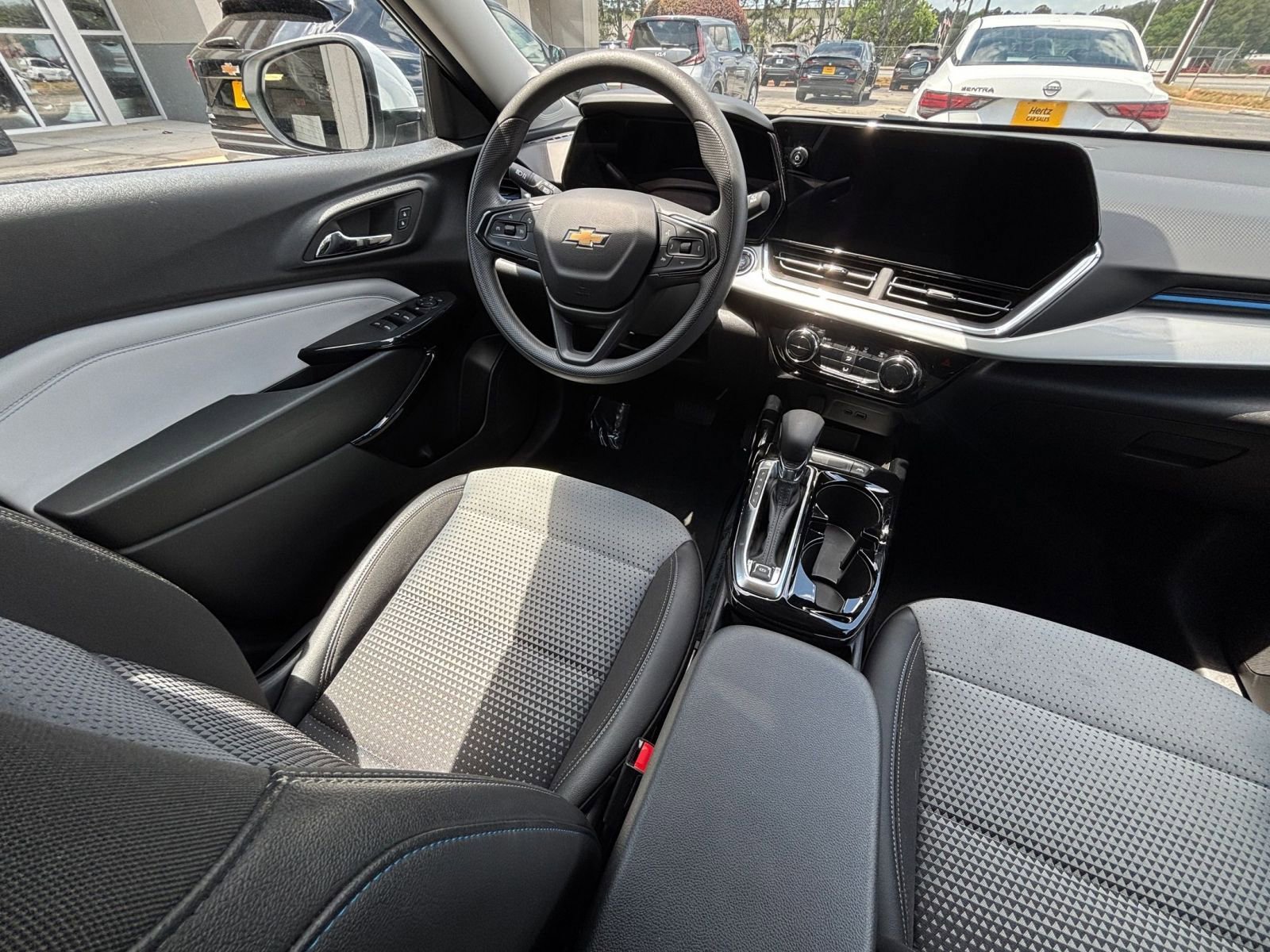 Used 2025 Chevrolet Trax LT FWD image 34