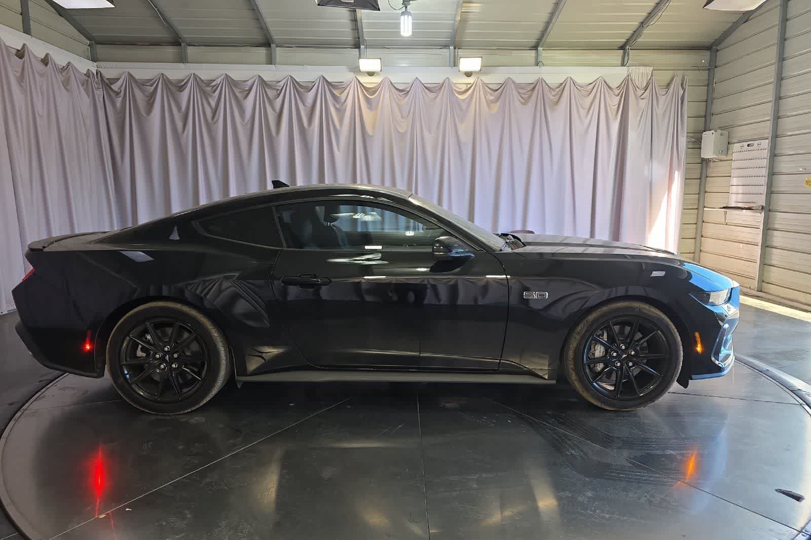 Used 2025 Ford Mustang GT Premium RWD image 9
