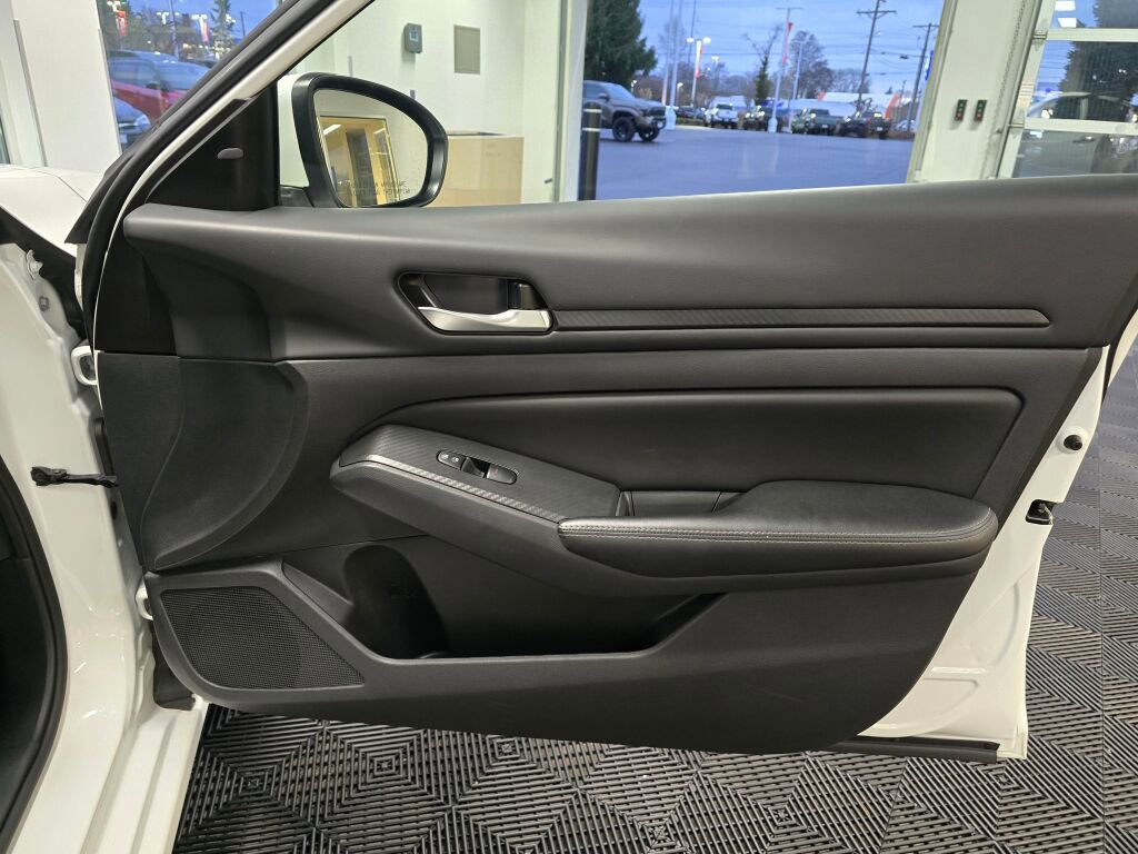 Used 2024 Nissan Altima 2.5 SV w/ SV Premium Package image 42
