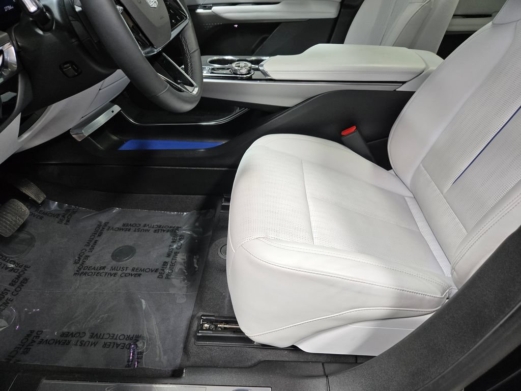 Used 2024 Cadillac Lyriq Luxury AWD/4WD image 11