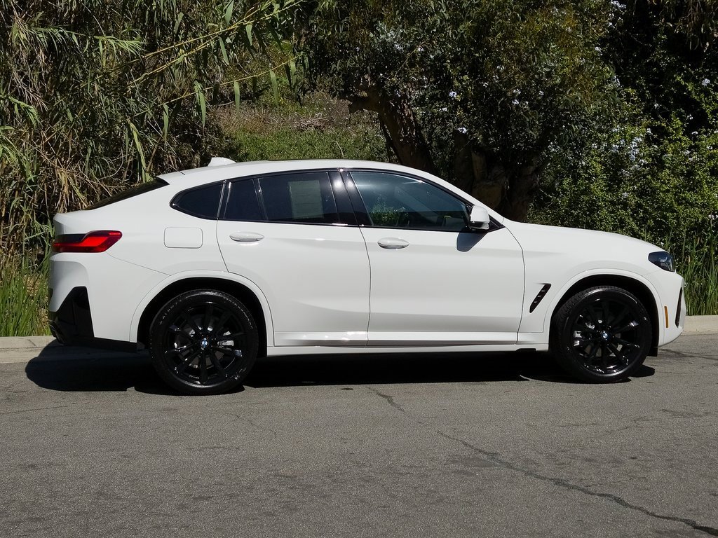 Used 2024 BMW X4 xDrive30i w/ Premium Package image 4