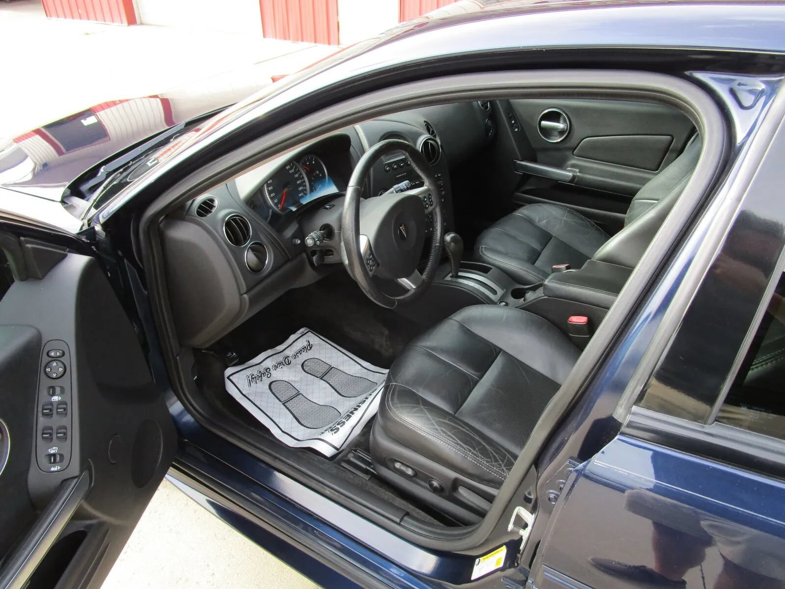 Used 2007 Pontiac Grand Prix w/ Sun And Sound Package FWD image 11