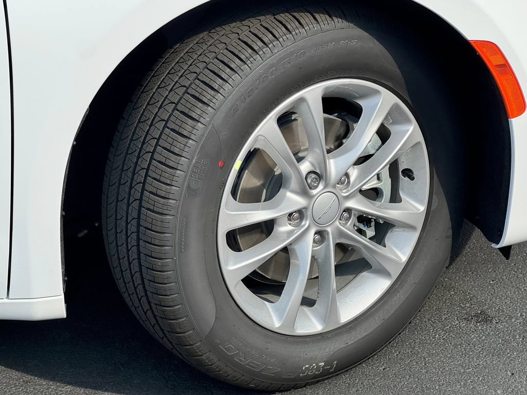 New 2027 Chrysler Pacifica Select FWD image 9