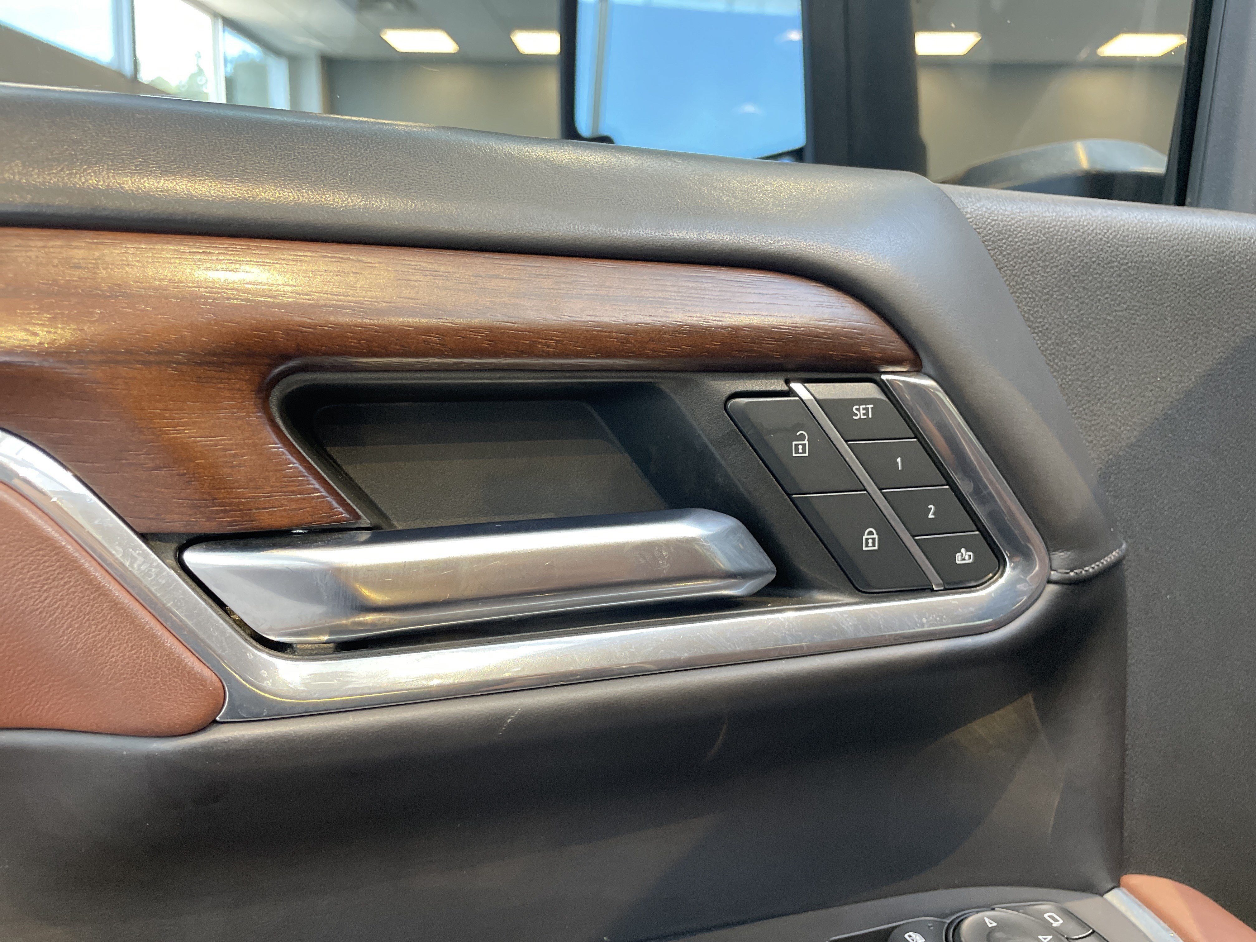 Used 2024 GMC Sierra 3500 Denali Ultimate AWD/4WD image 15