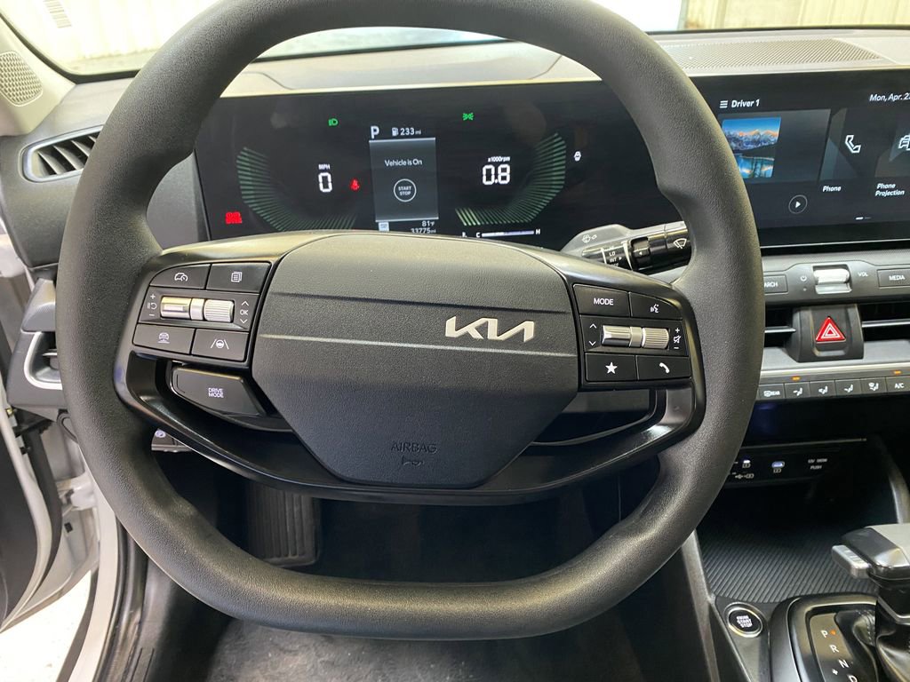 Used 2025 Kia K4 FWD image 29