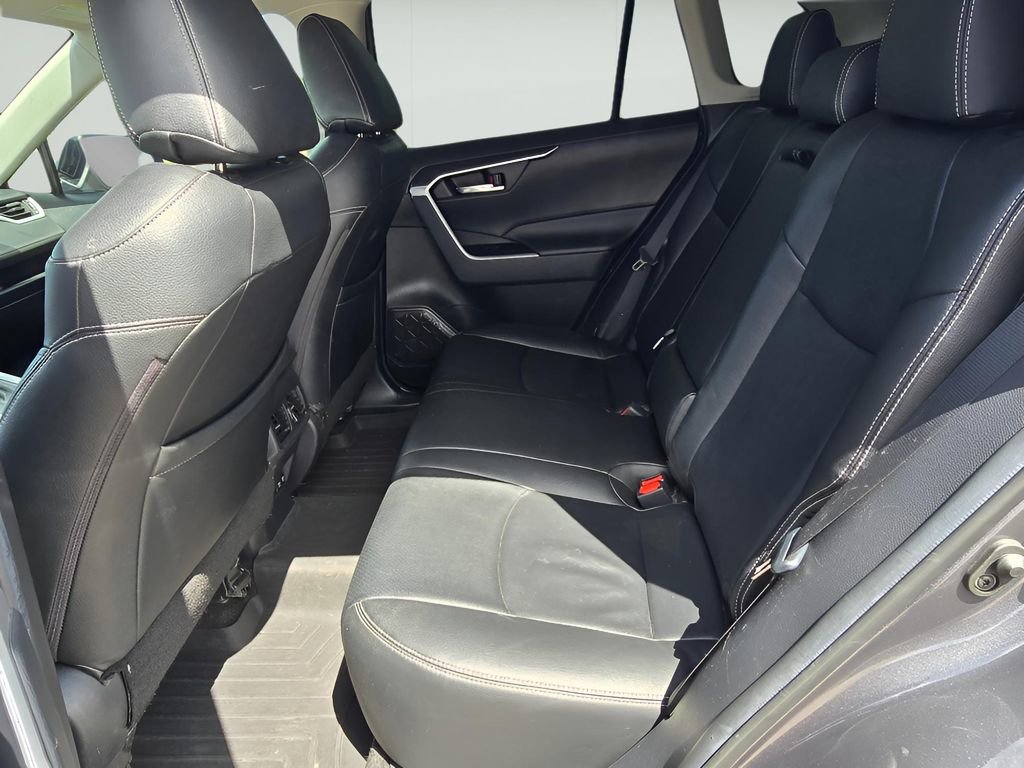 Used 2021 Toyota RAV4 XLE AWD/4WD image 25