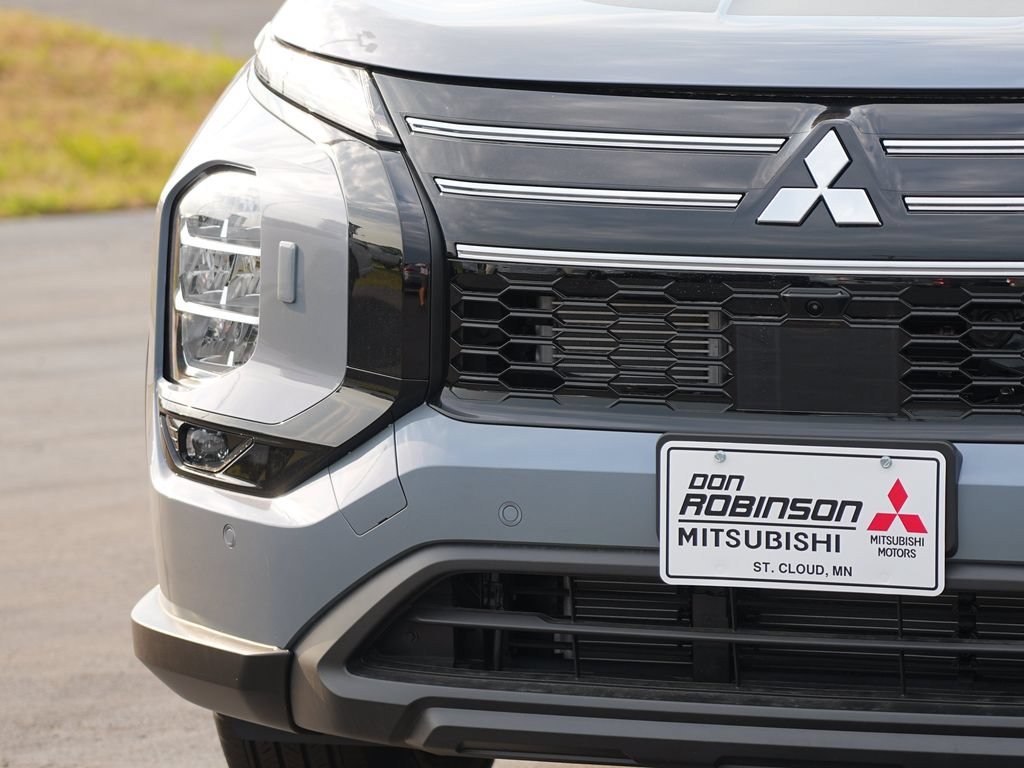 New 2026 Mitsubishi Outlander AWD image 9