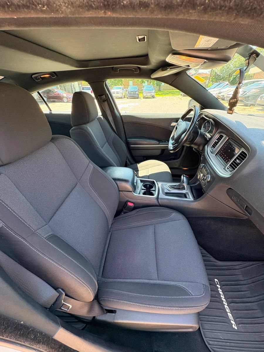 Used 2019 Dodge Charger SXT RWD image 13