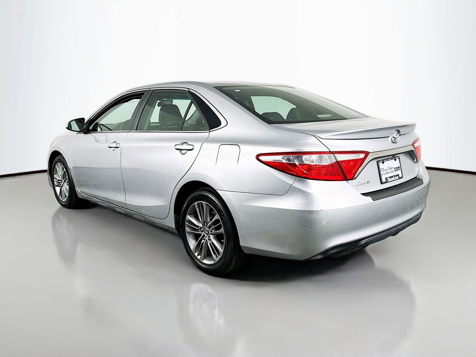 Used 2015 Toyota Camry SE FWD image 5