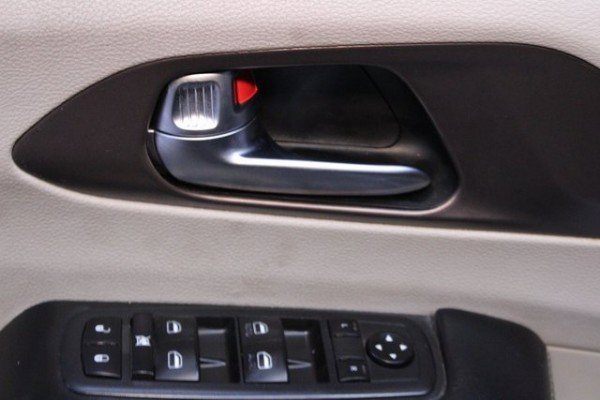 Used 2020 Chrysler Voyager Lxi image 19