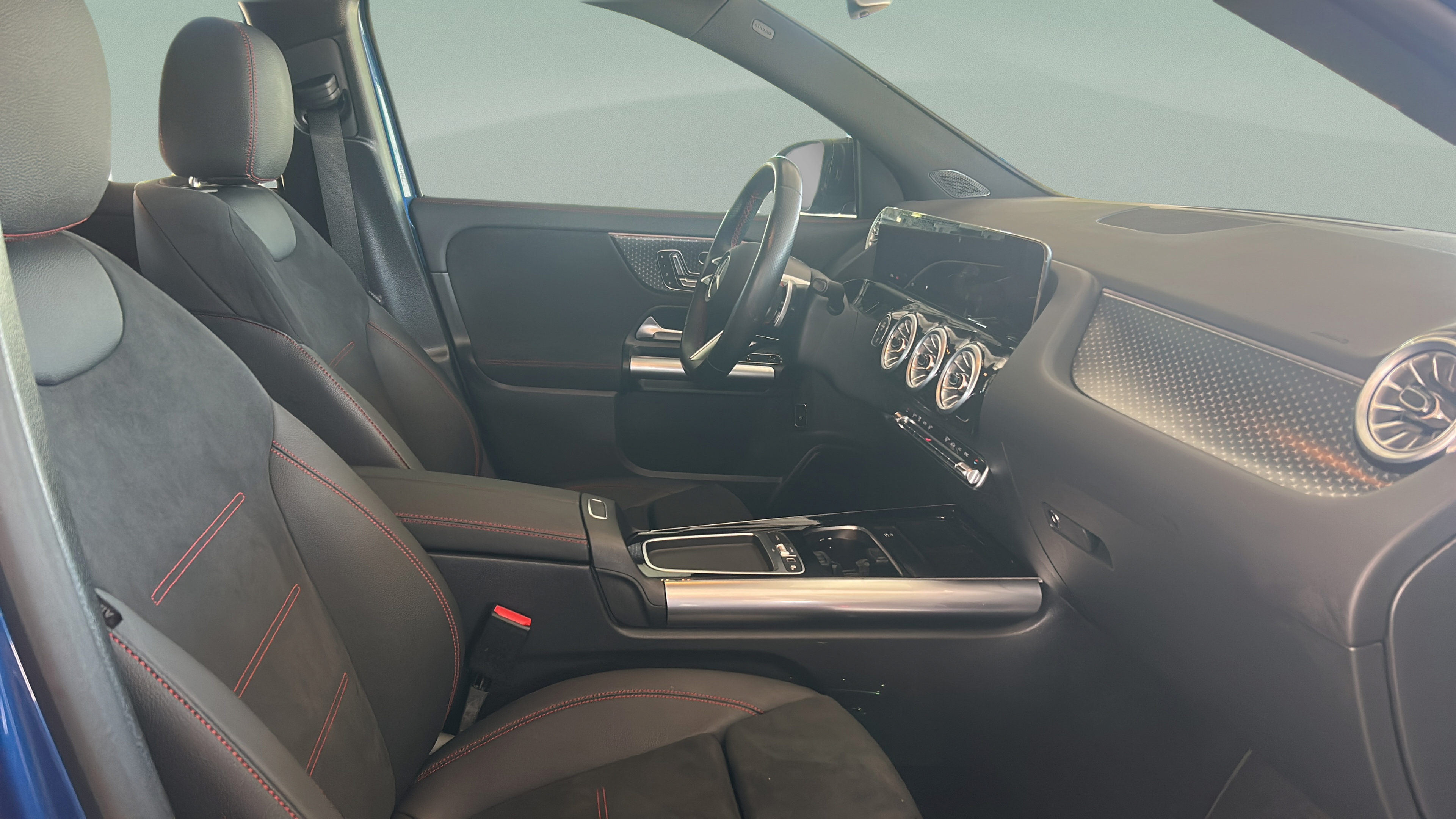 Used 2025 Mercedes-Benz GLA 250 image 43