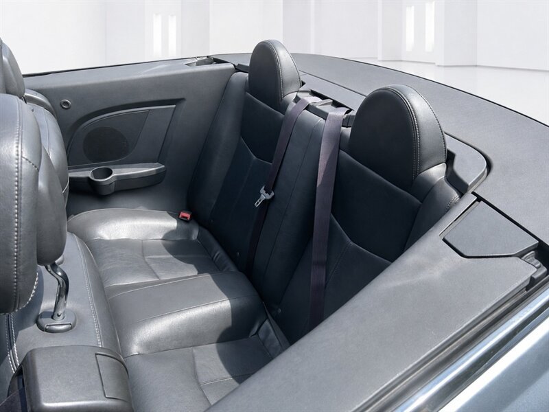 Used 2010 Chrysler Sebring Limited FWD image 9