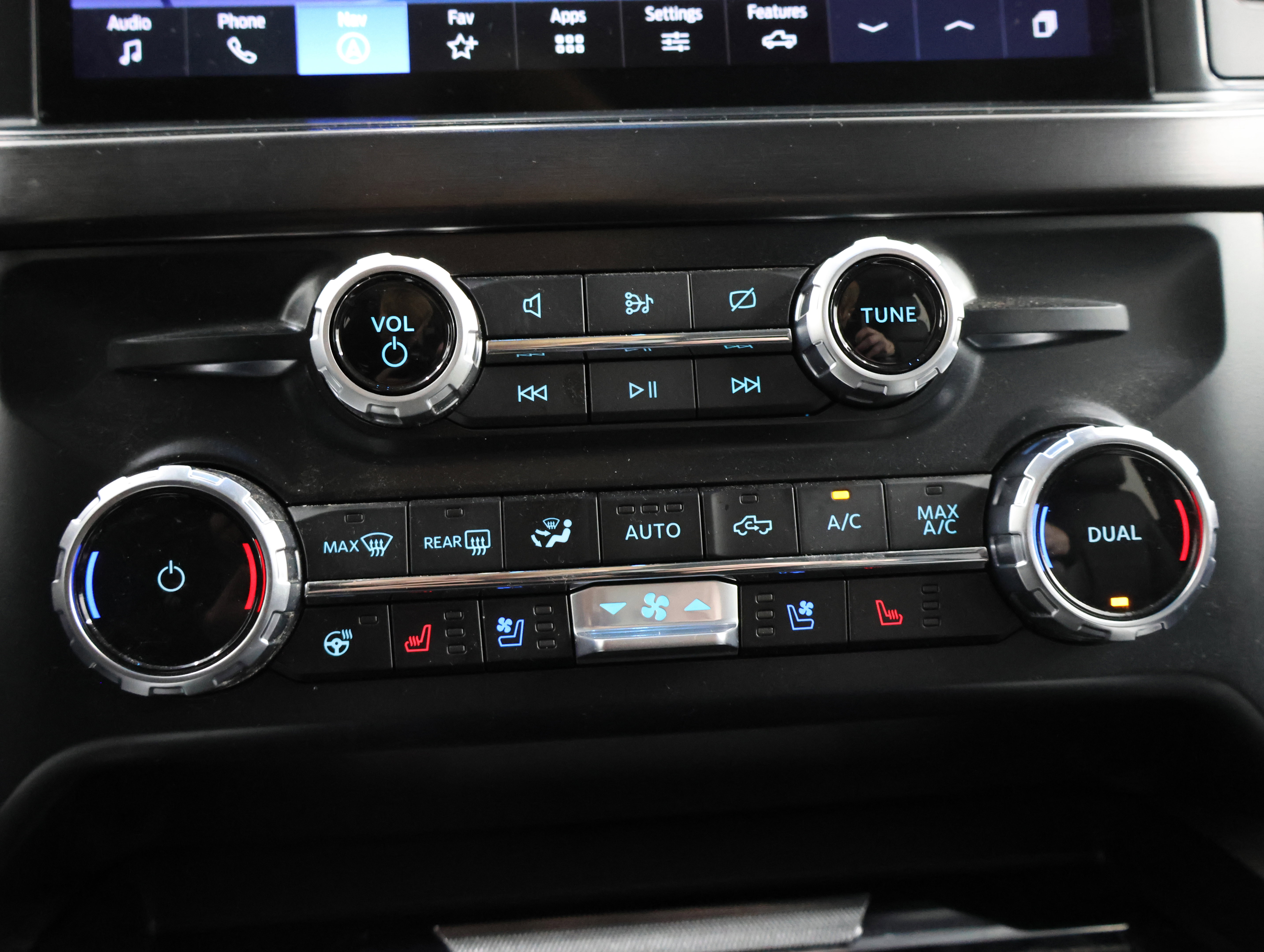Used 2023 Ford F350 Lariat w/ Chrome Package AWD/4WD image 12