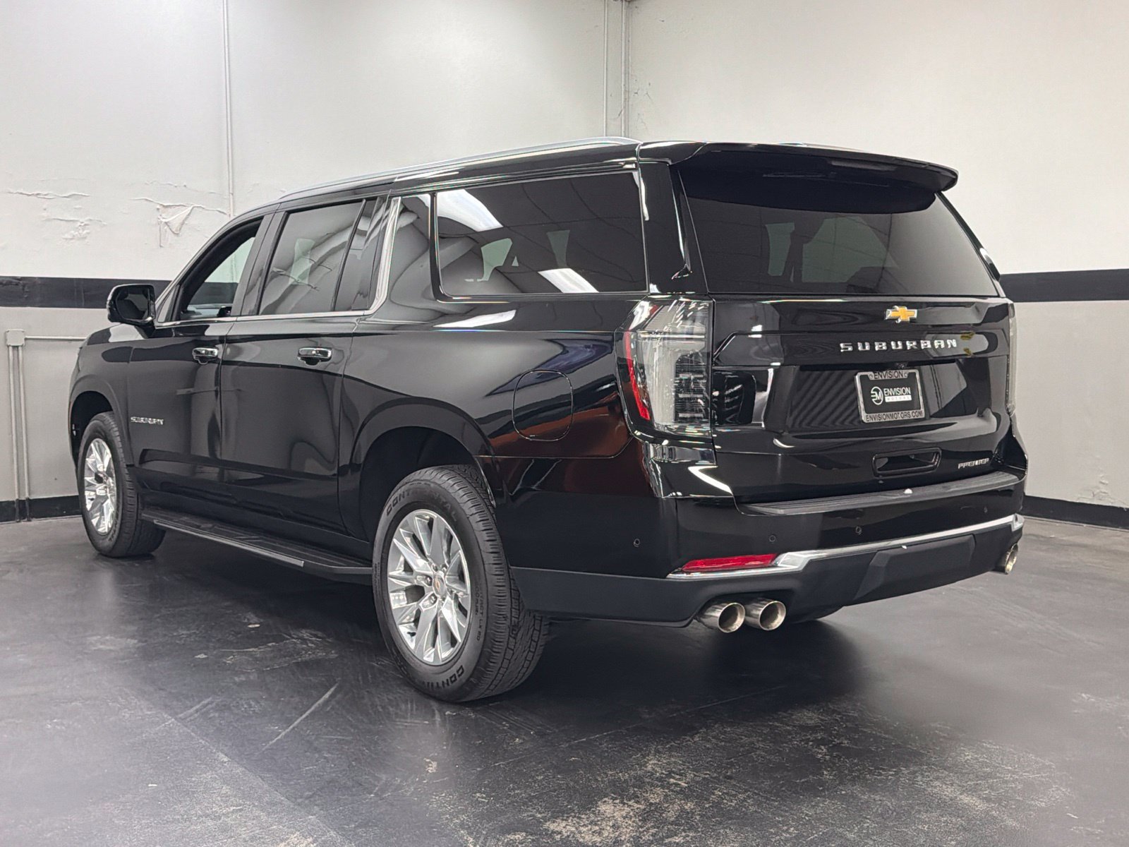 Used 2025 Chevrolet Suburban Premier w/ Sun And Tow Package AWD/4WD image 9