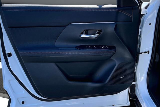 Certified 2025 Nissan Kicks SR image 19