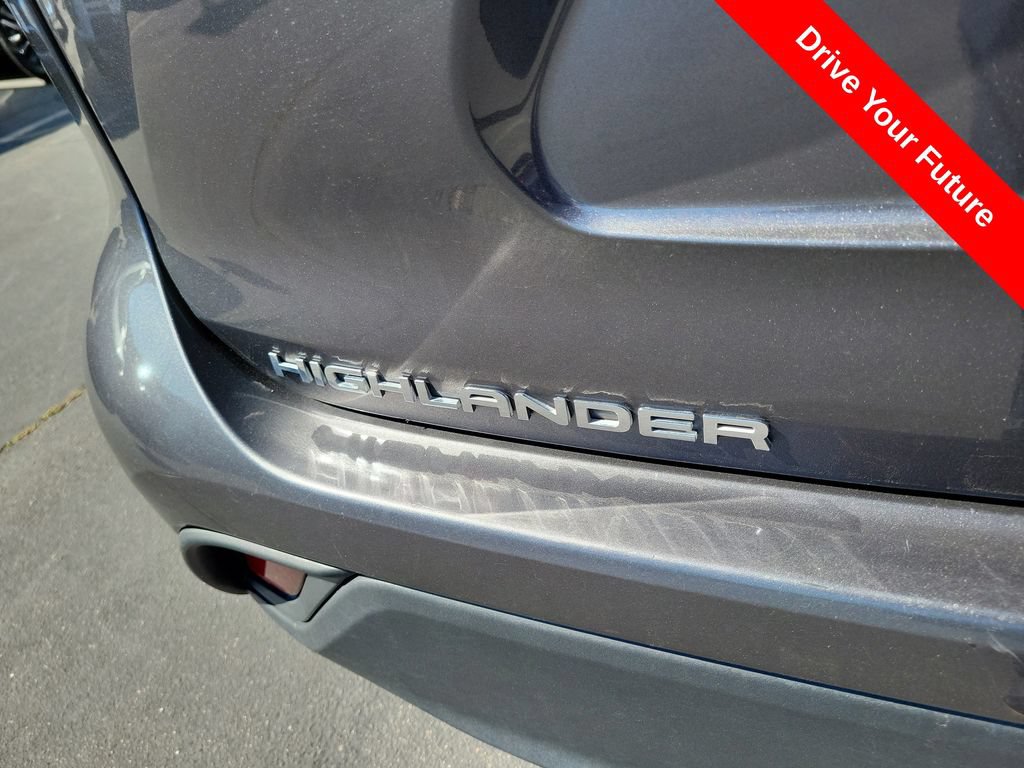 Used 2024 Toyota Highlander XLE FWD image 23