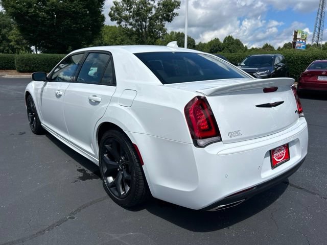 Used 2022 Chrysler 300 S w/ Comfort Group RWD image 9