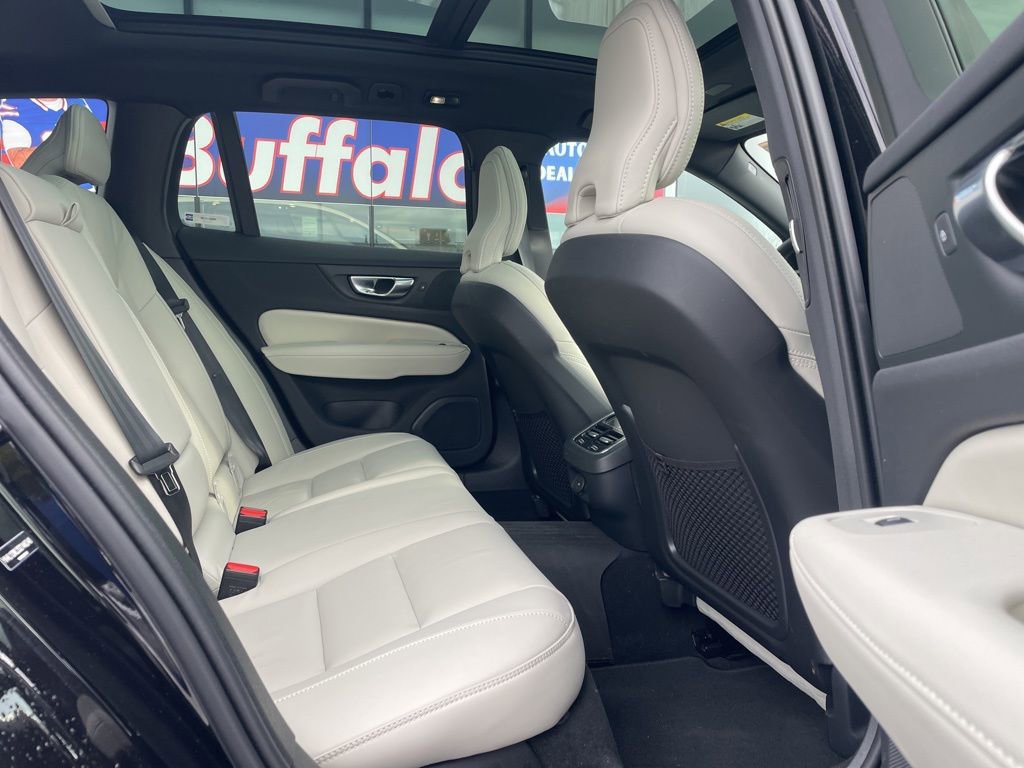 Certified 2025 Volvo V60 B5 Cross Country Ultra image 17