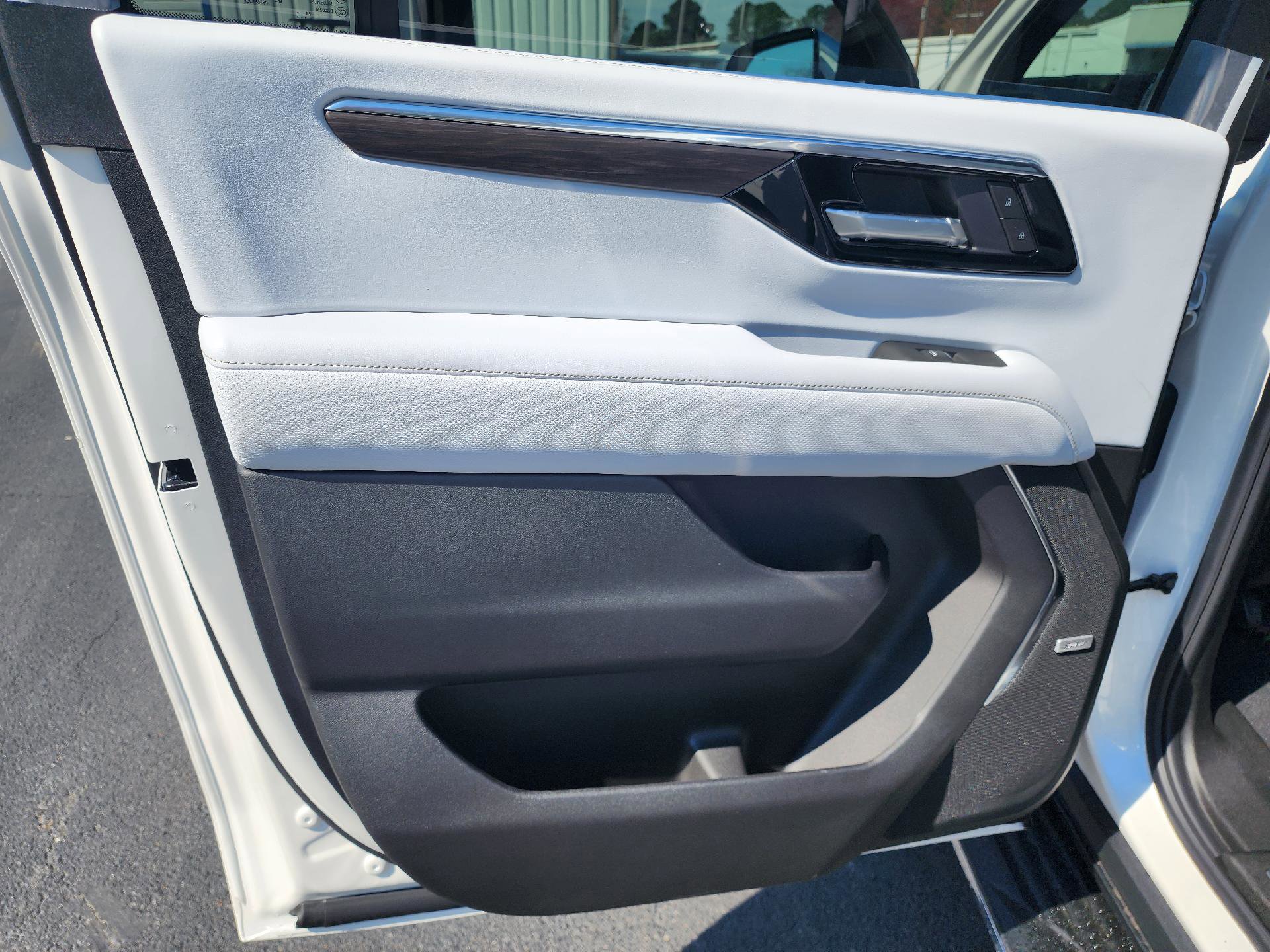 New 2025 Chevrolet Suburban Premier image 13