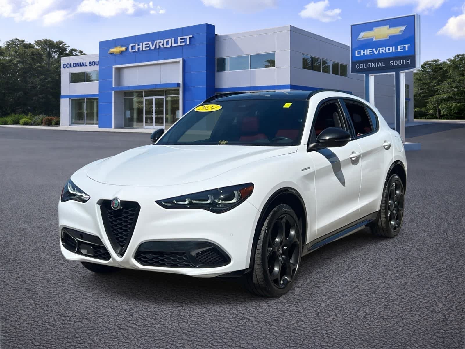 Used 2024 Alfa Romeo Stelvio Veloce AWD/4WD image 2