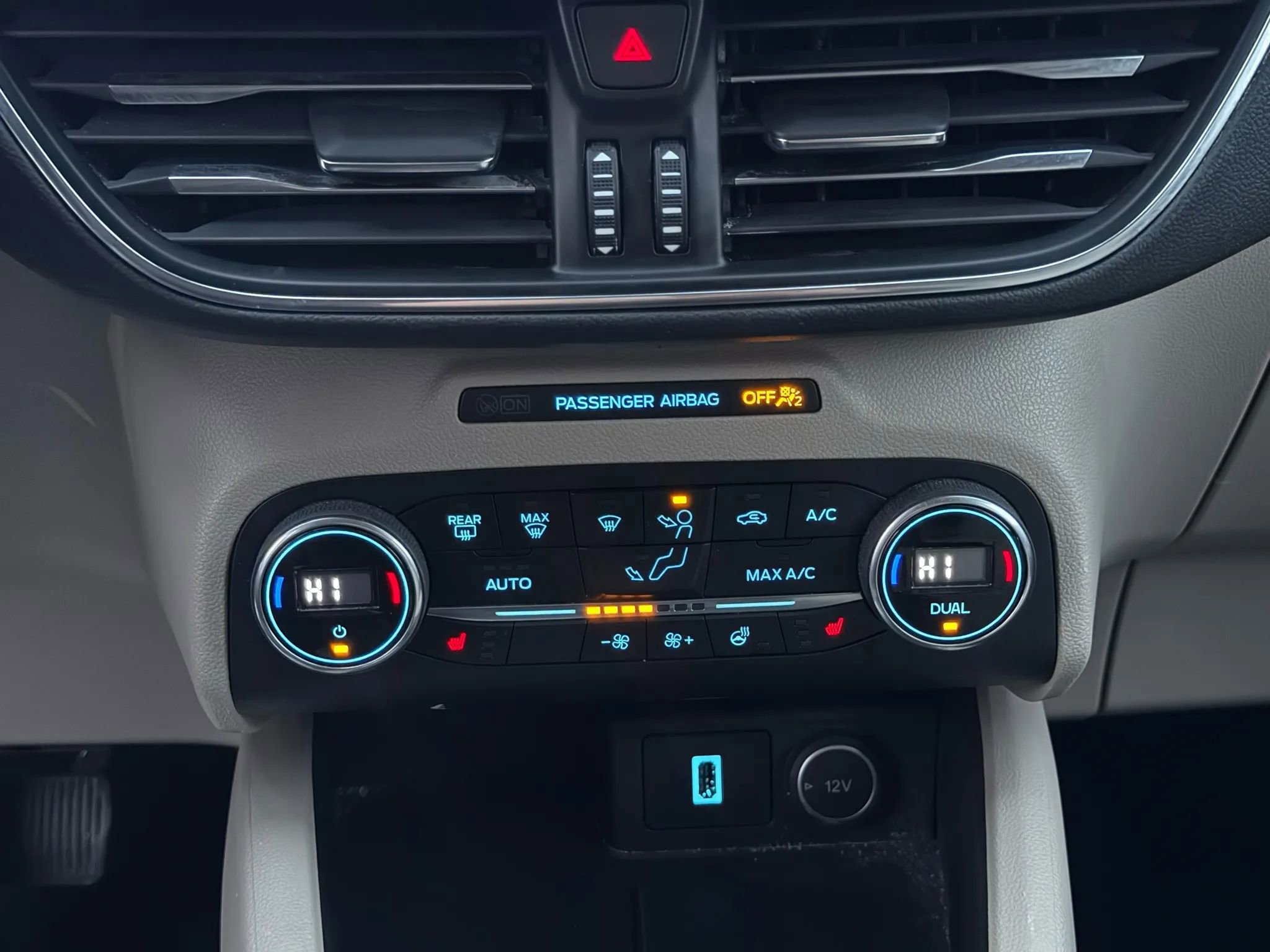 Used 2020 Ford Escape Titanium image 40