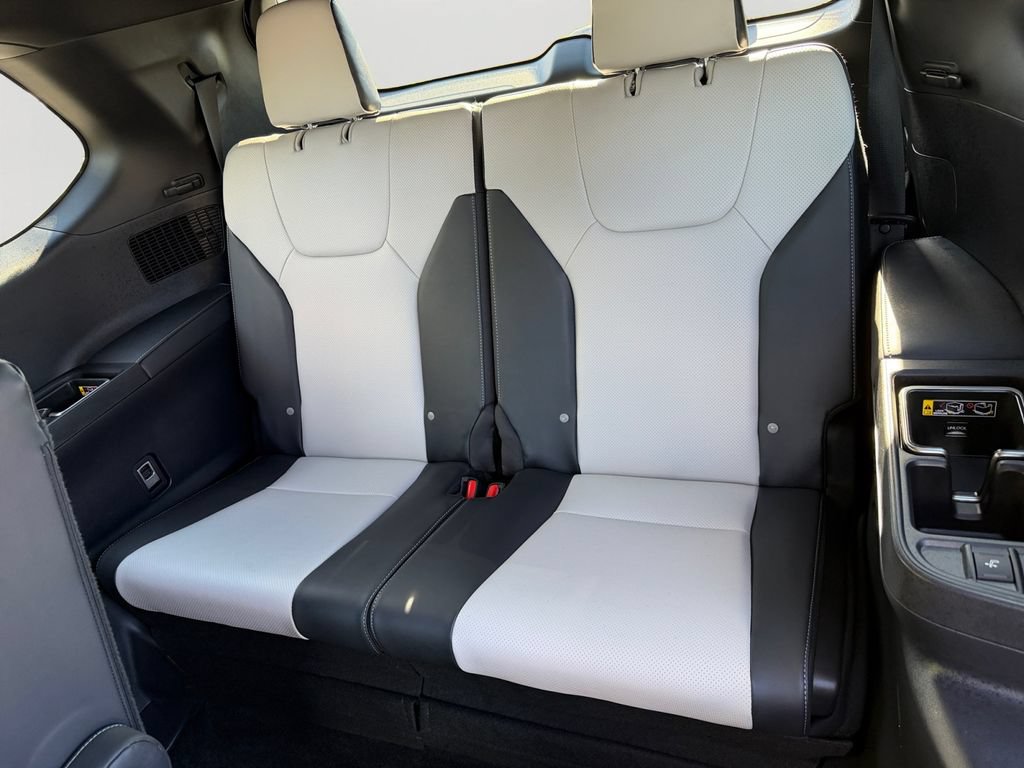 Certified 2026 Lexus TX 500h AWD w/ Technology Package image 10