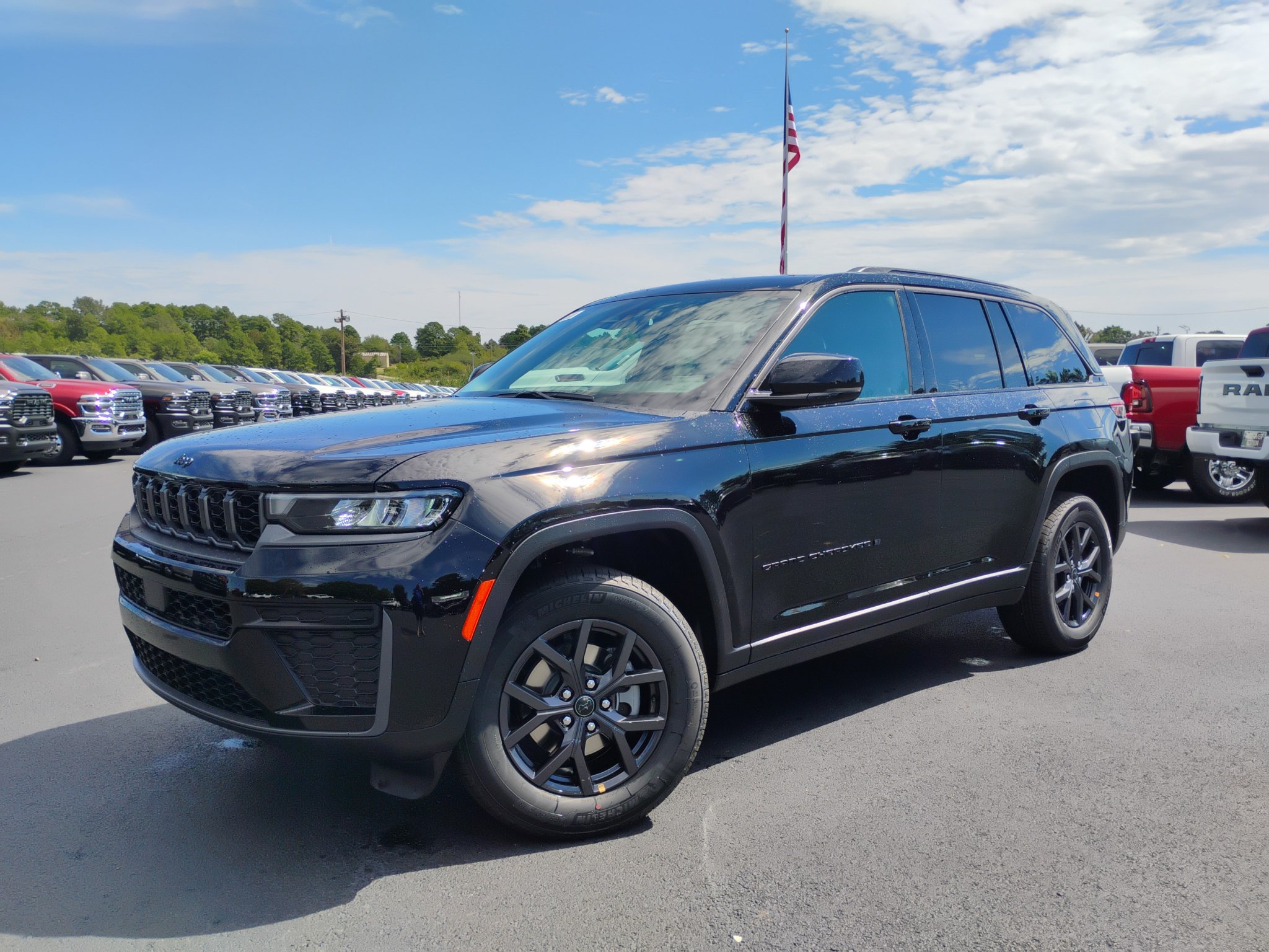 New 2027 Jeep Grand Cherokee Altitude AWD/4WD image 1