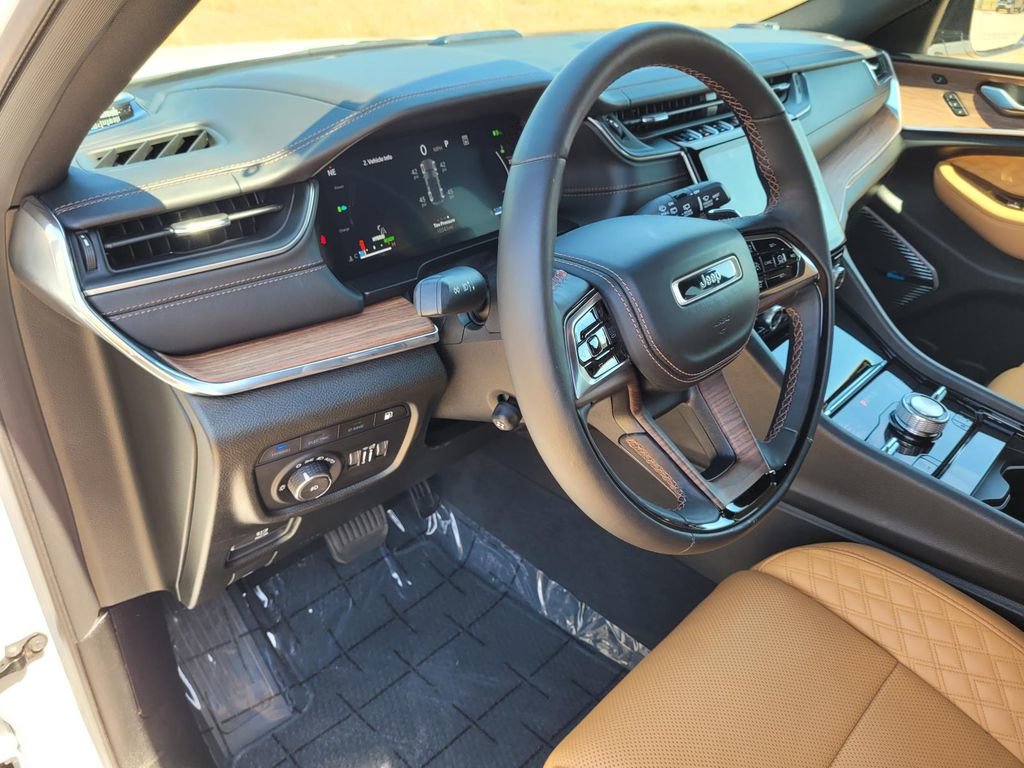 Used 2022 Jeep Grand Cherokee Summit w/ Advanced Protech Group IV image 11