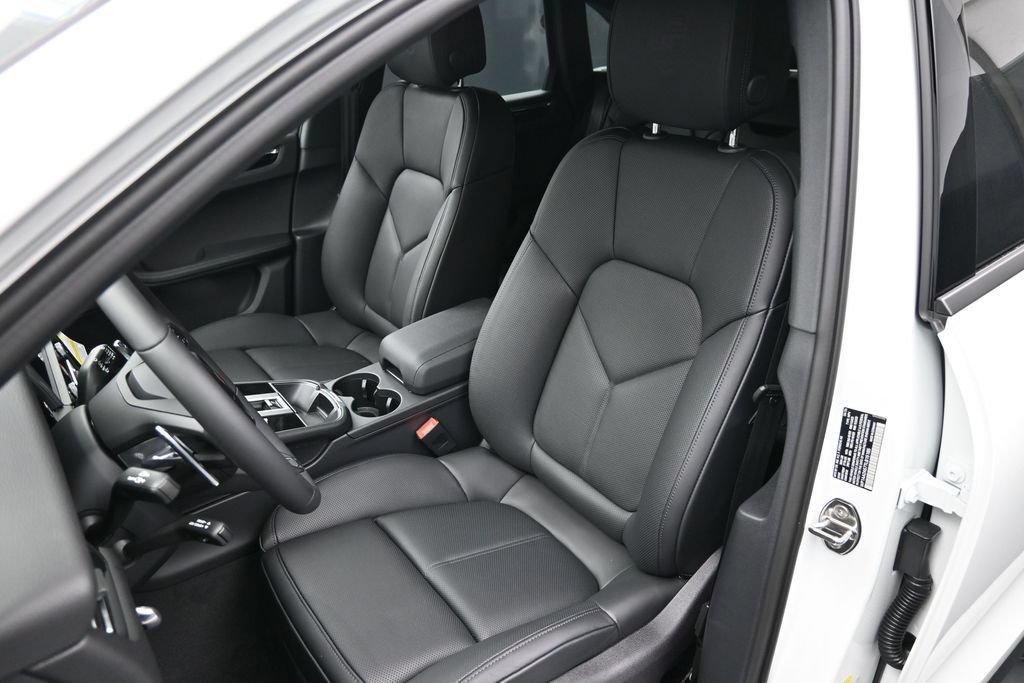 New 2026 Porsche Macan AWD/4WD image 11
